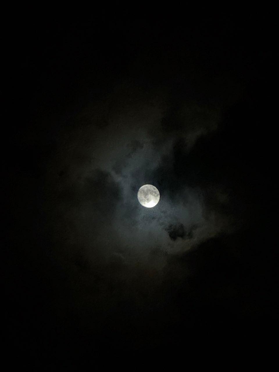 The Moon over Cuauhtémoc, México — waxing gibbous, Lunar Day 13