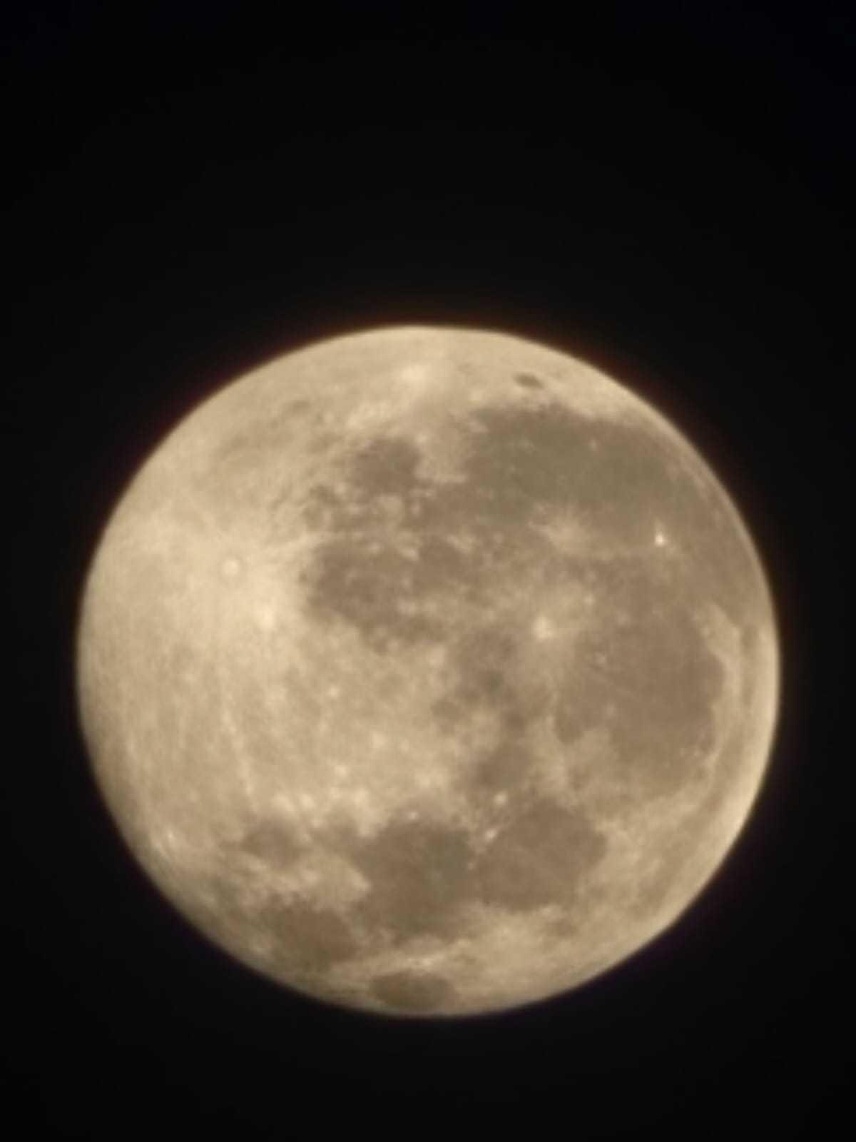 The Moon over Quito, Ecuador — waning gibbous, Lunar Day 18
