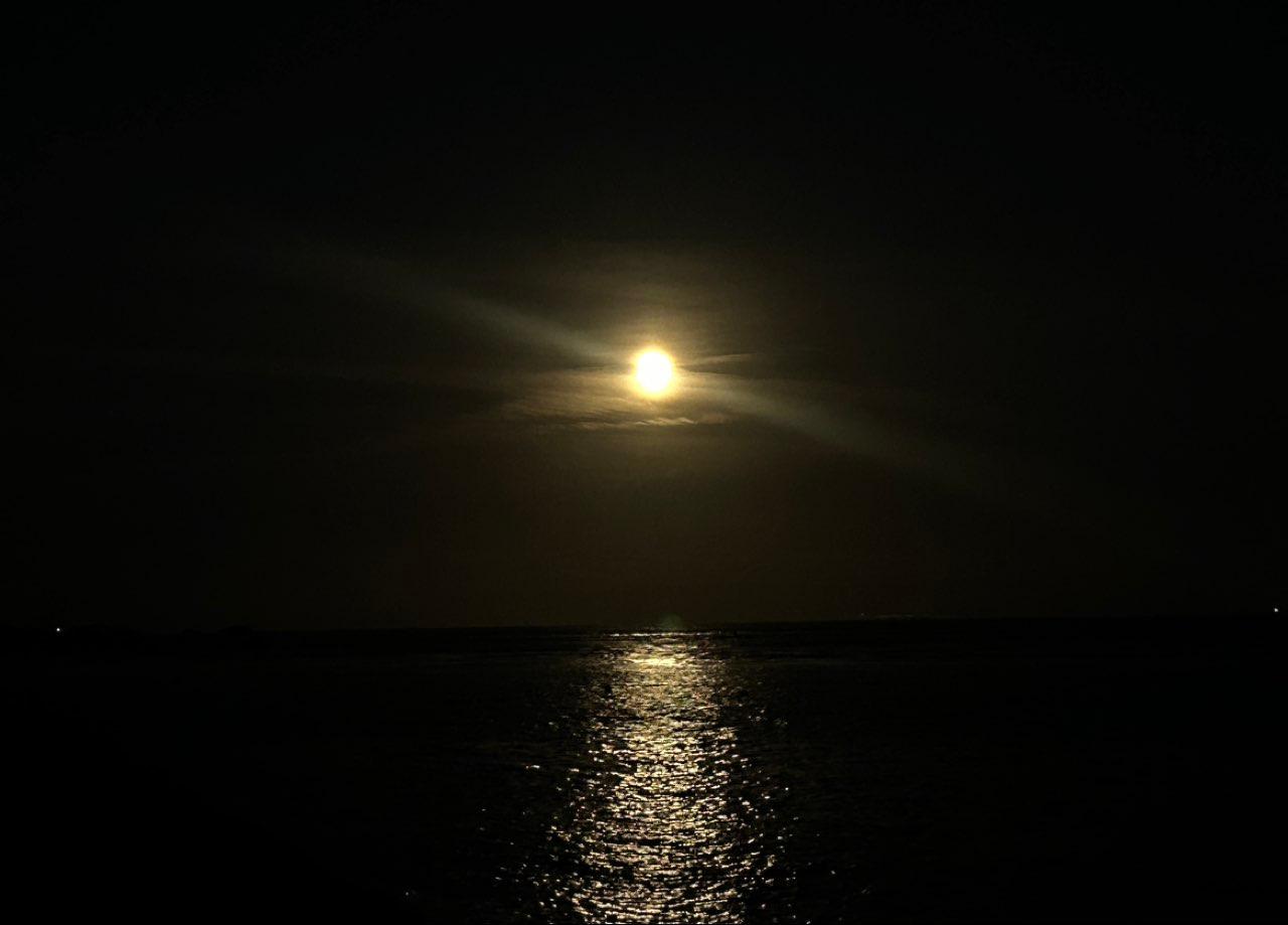 The Moon over St Peter Port, United Kingdom — full moon, Lunar Day 17