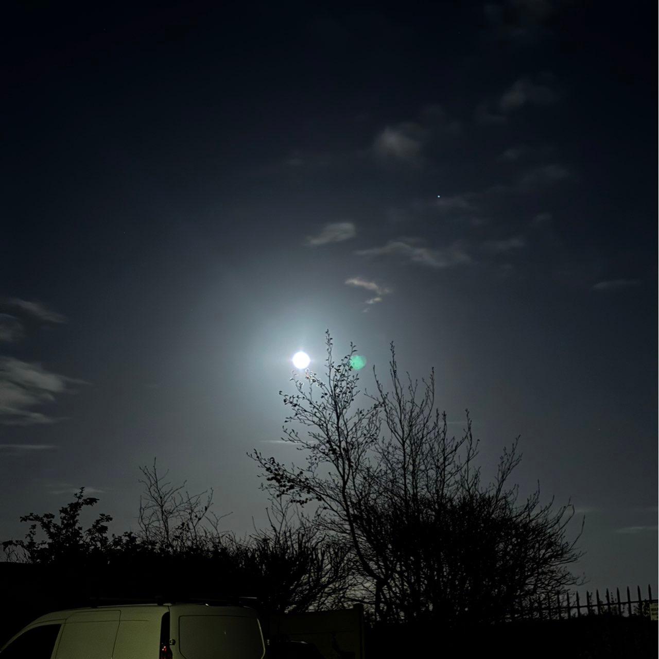 The Moon over Rainham, Великобритания — full moon, Lunar Day 16