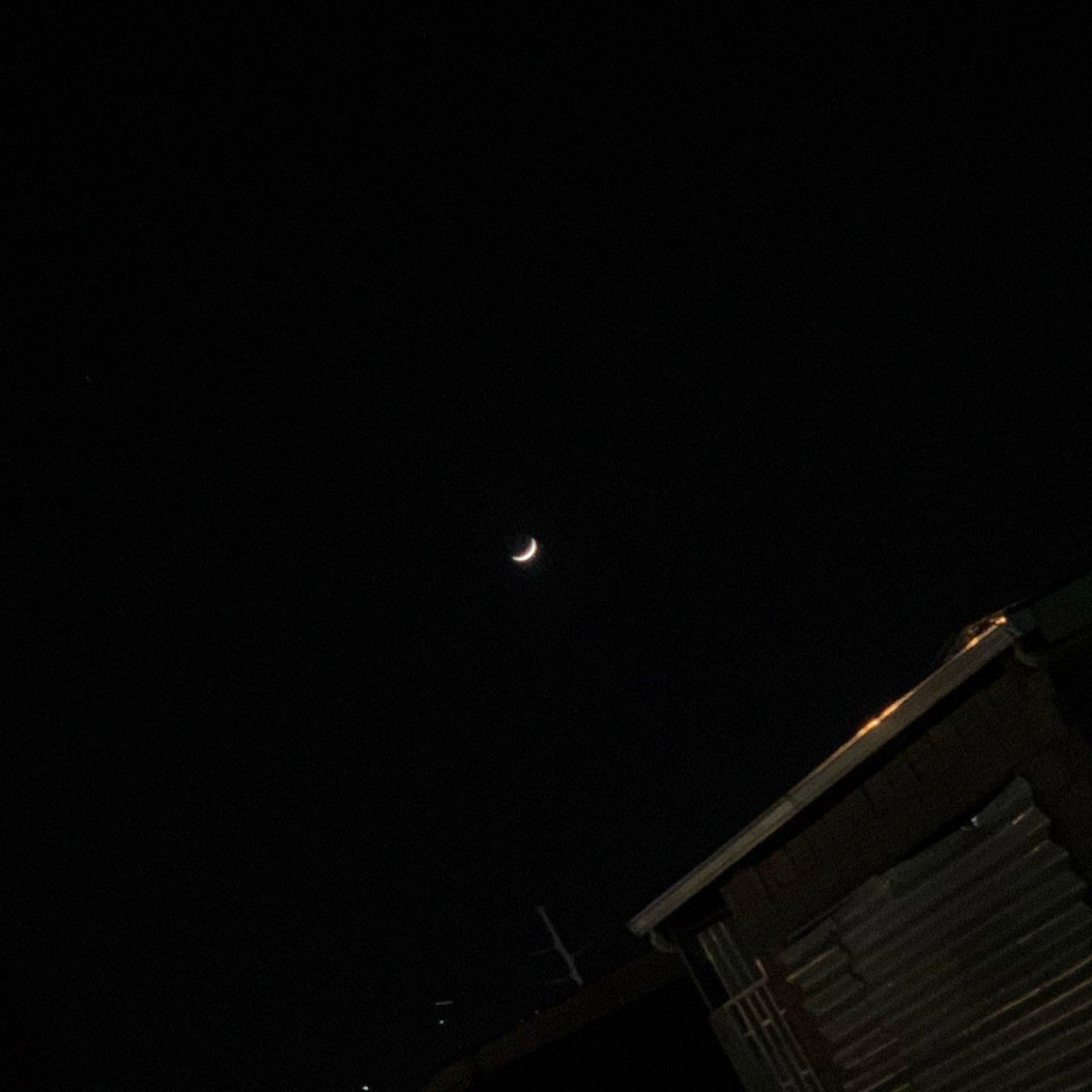 The Moon over Cali, Colombia — waxing crescent, Lunar Day 5
