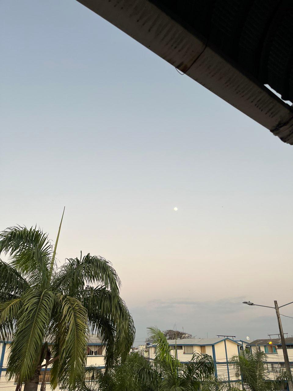 The Moon over Guayaquil, Ecuador — waxing gibbous, Lunar Day 14