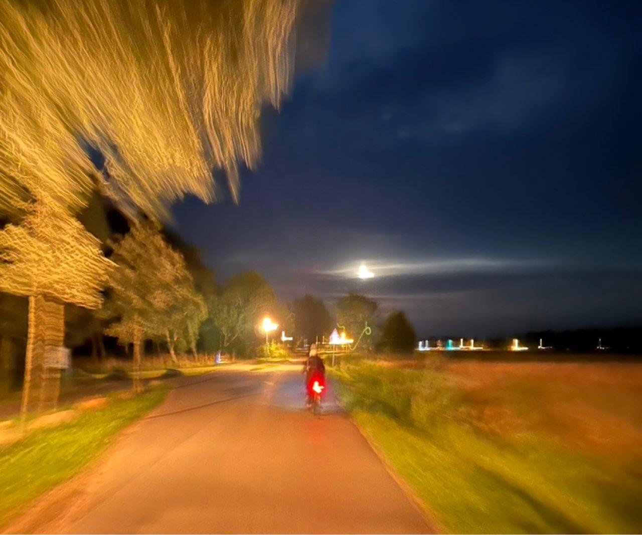 The Moon over Berlin, Deutschland — waning gibbous, Lunar Day 18