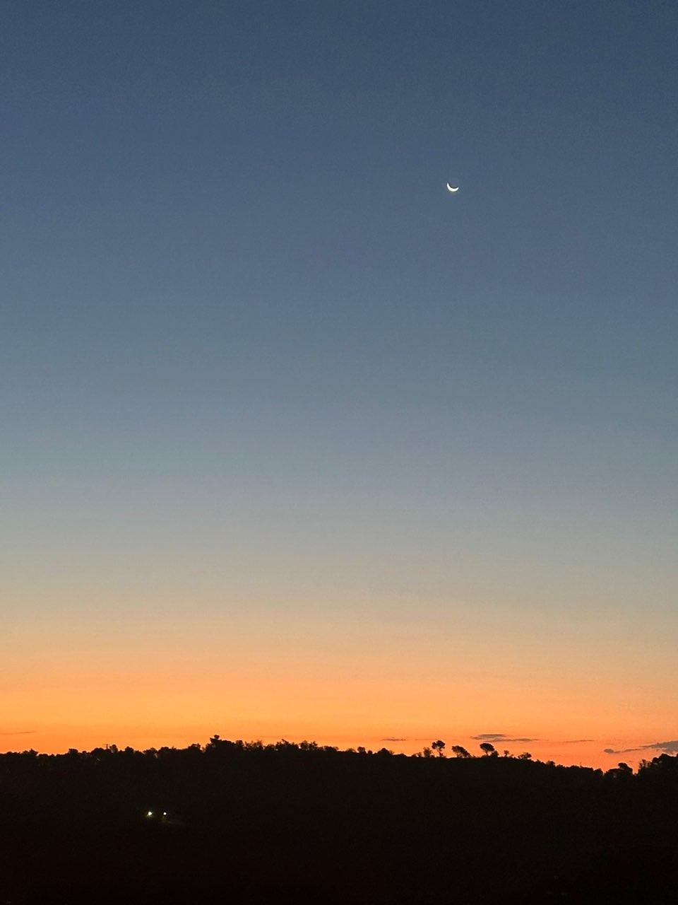 The Moon over Palamós, España — waning crescent, Lunar Day 27