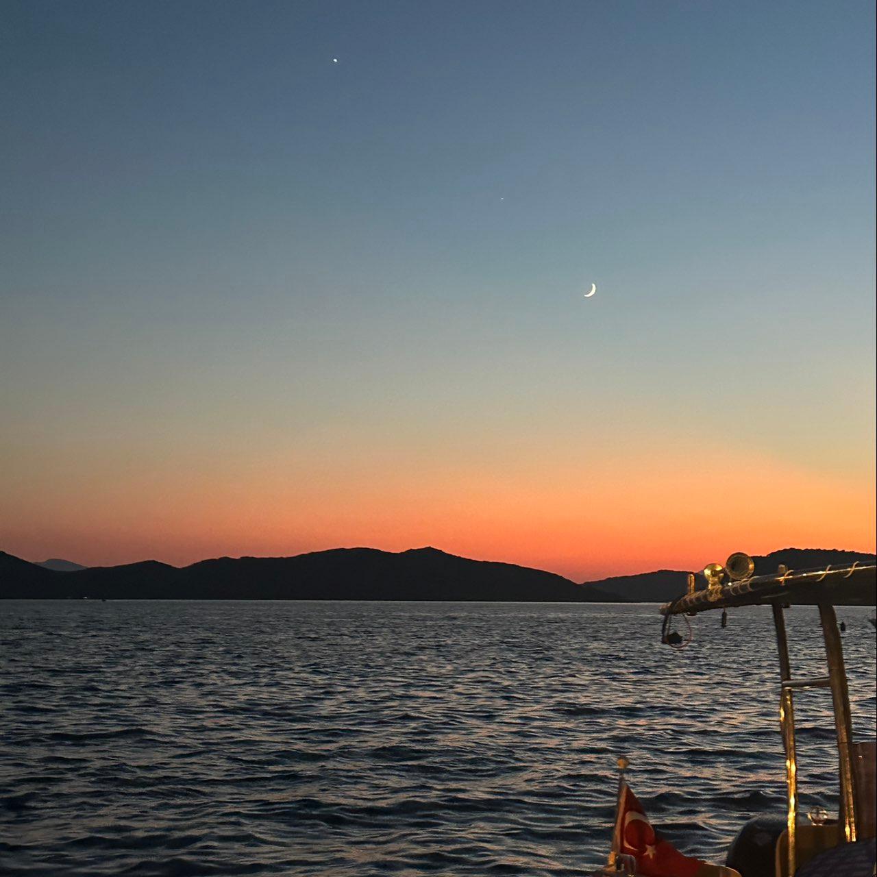 The Moon over Marmaris, Türkiye — waxing crescent, Lunar Day 3