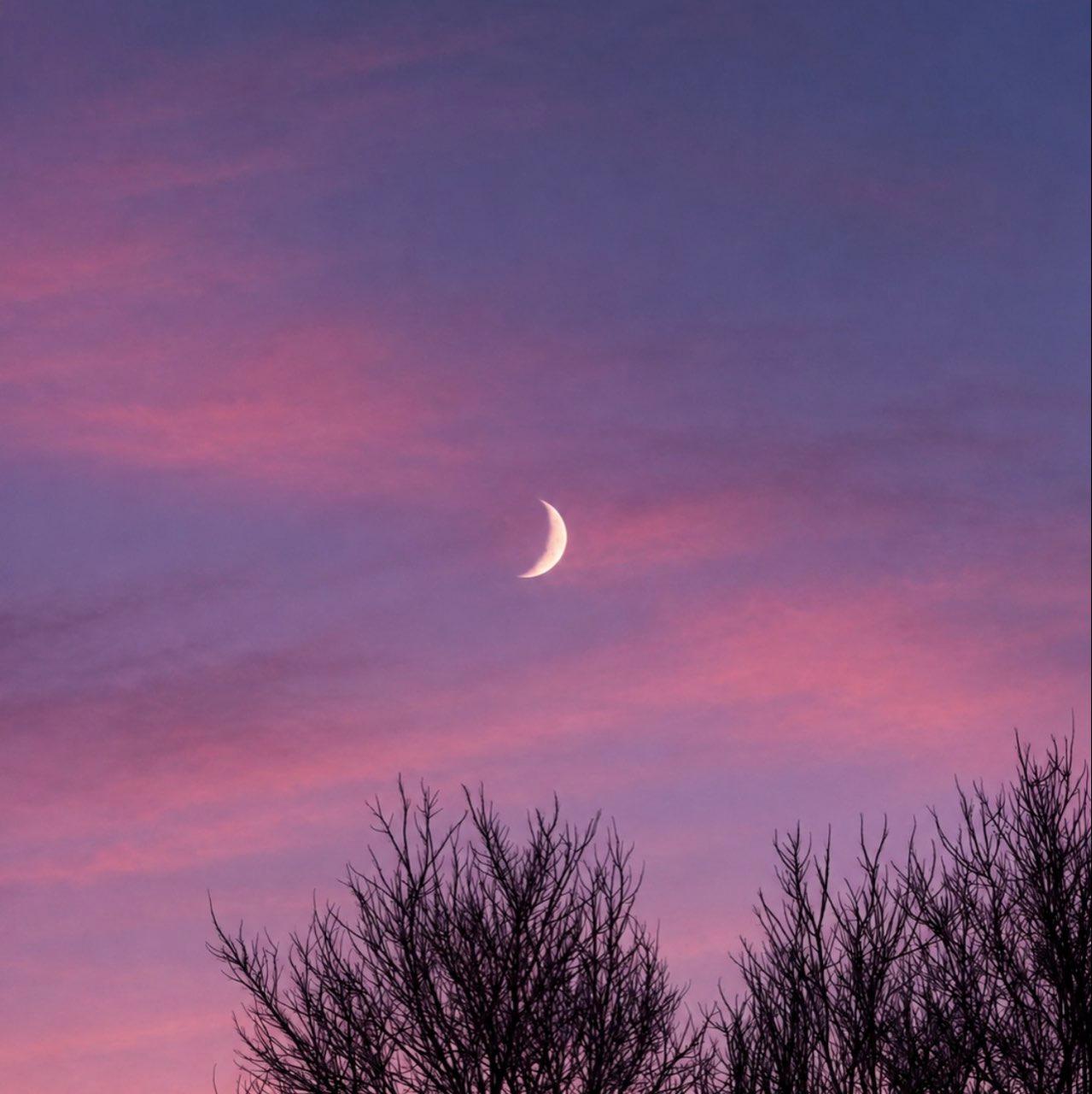 The Moon over Colorado Springs, United States — waxing crescent, Lunar Day 5