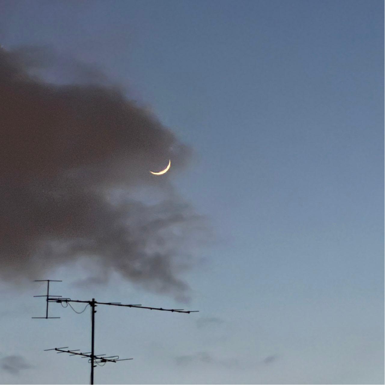 The Moon over Hamburg, Deutschland — waxing crescent, Lunar Day 4