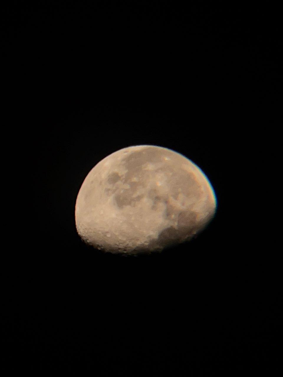 The Moon over Cali, Colombia — waning gibbous, Lunar Day 20