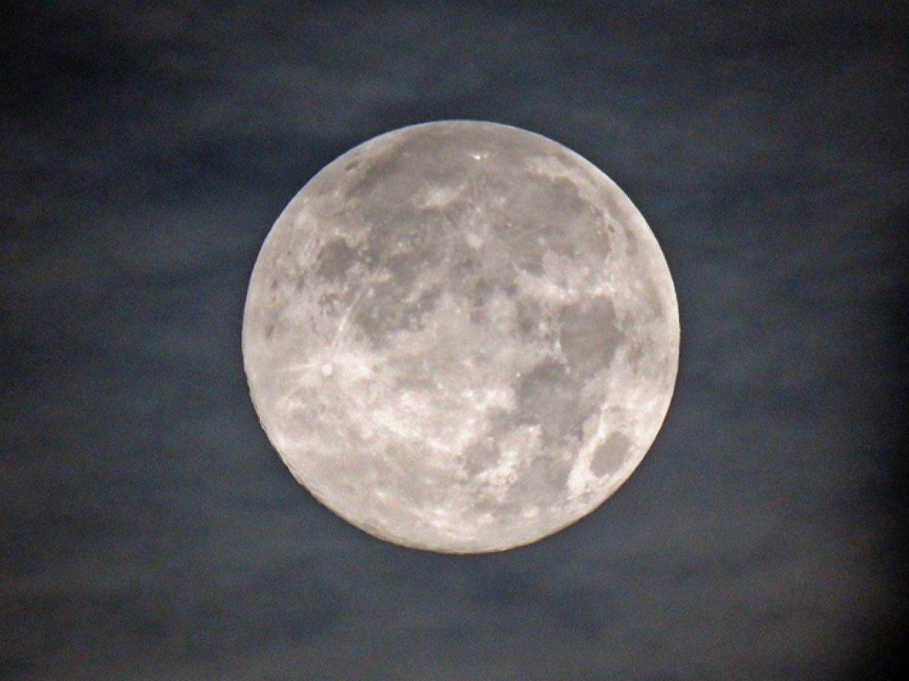 The Moon over Hazebrouck, France — full moon, Lunar Day 16