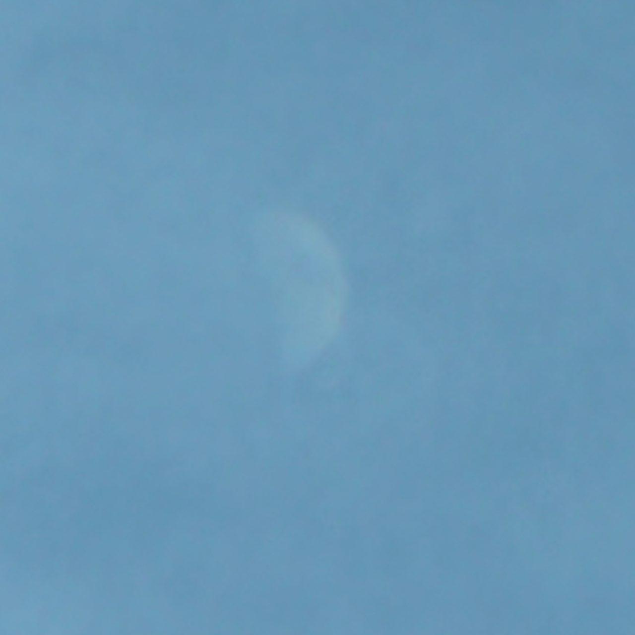 The Moon over Ostrava, Česko — first quarter, Lunar Day 9