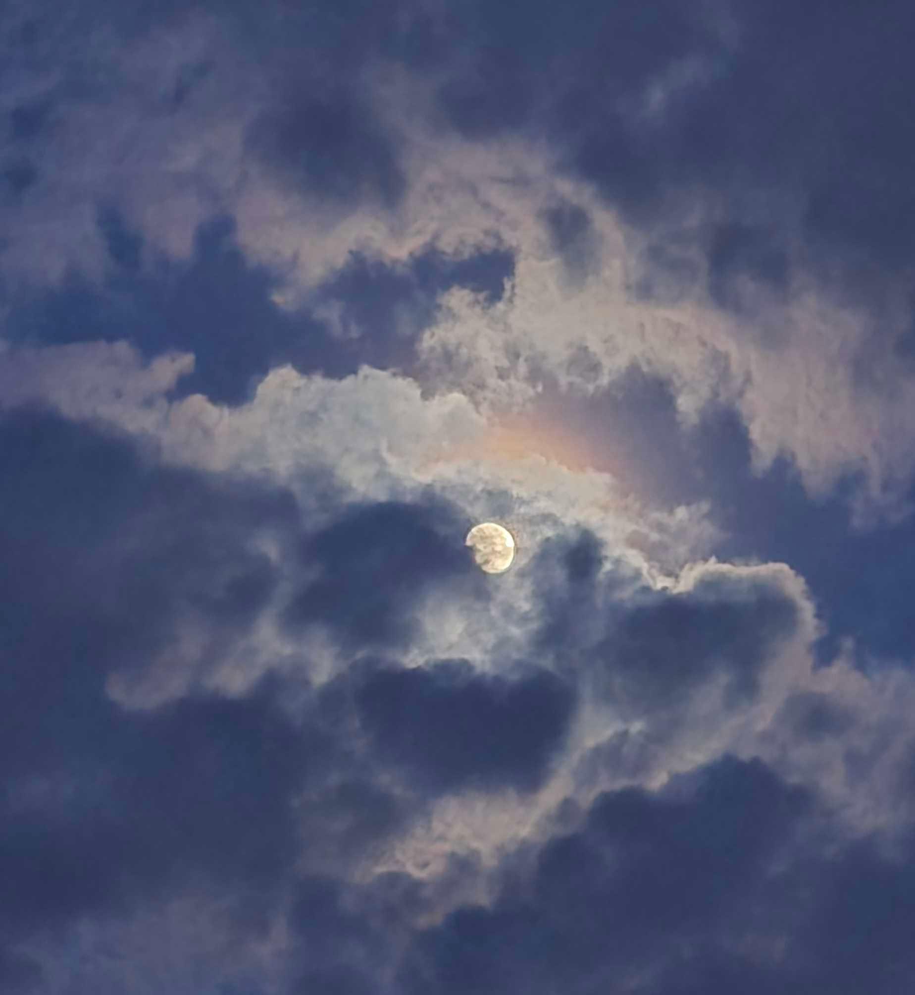 The Moon over Trieste, Italia — waxing gibbous, Lunar Day 12