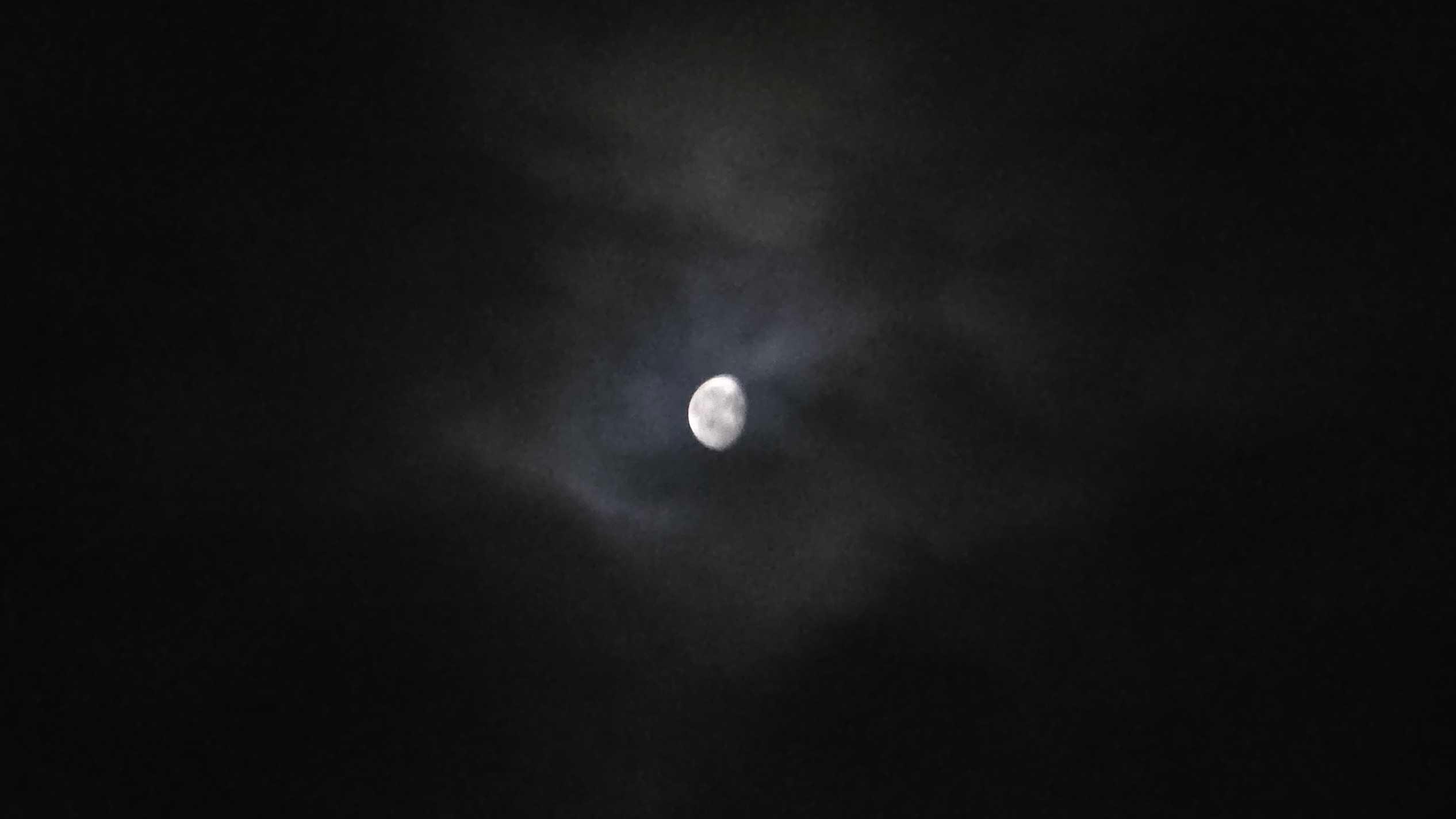 The Moon over Lampertheim, Deutschland — waning gibbous, Lunar Day 19