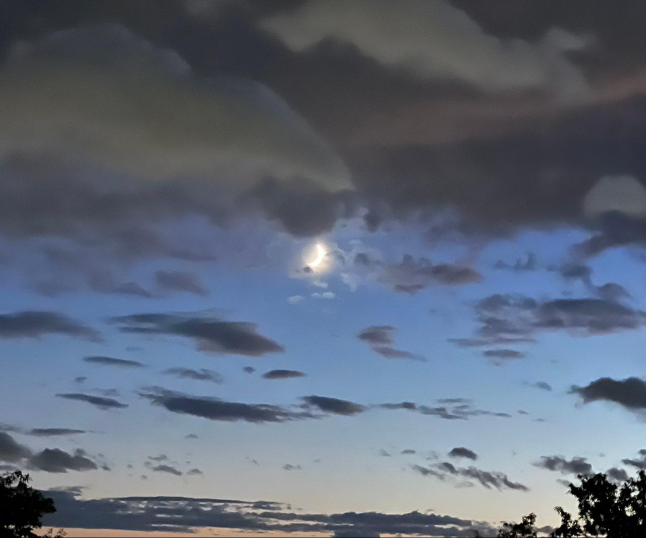 The Moon over Prato, Italia — waxing crescent, Lunar Day 5