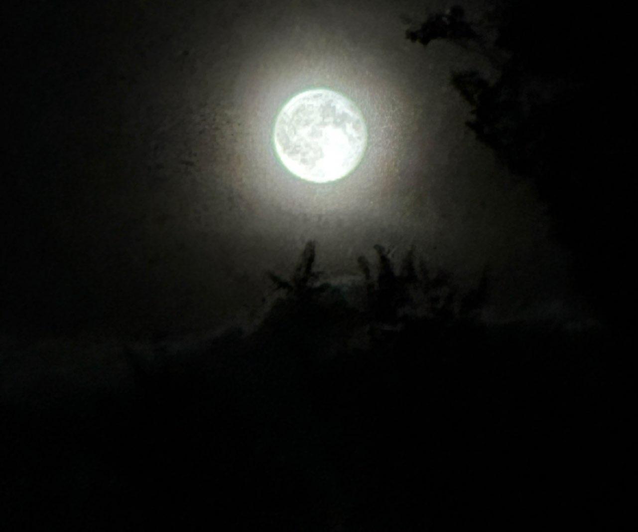 The Moon over Varese, Italy — waning gibbous, Lunar Day 17