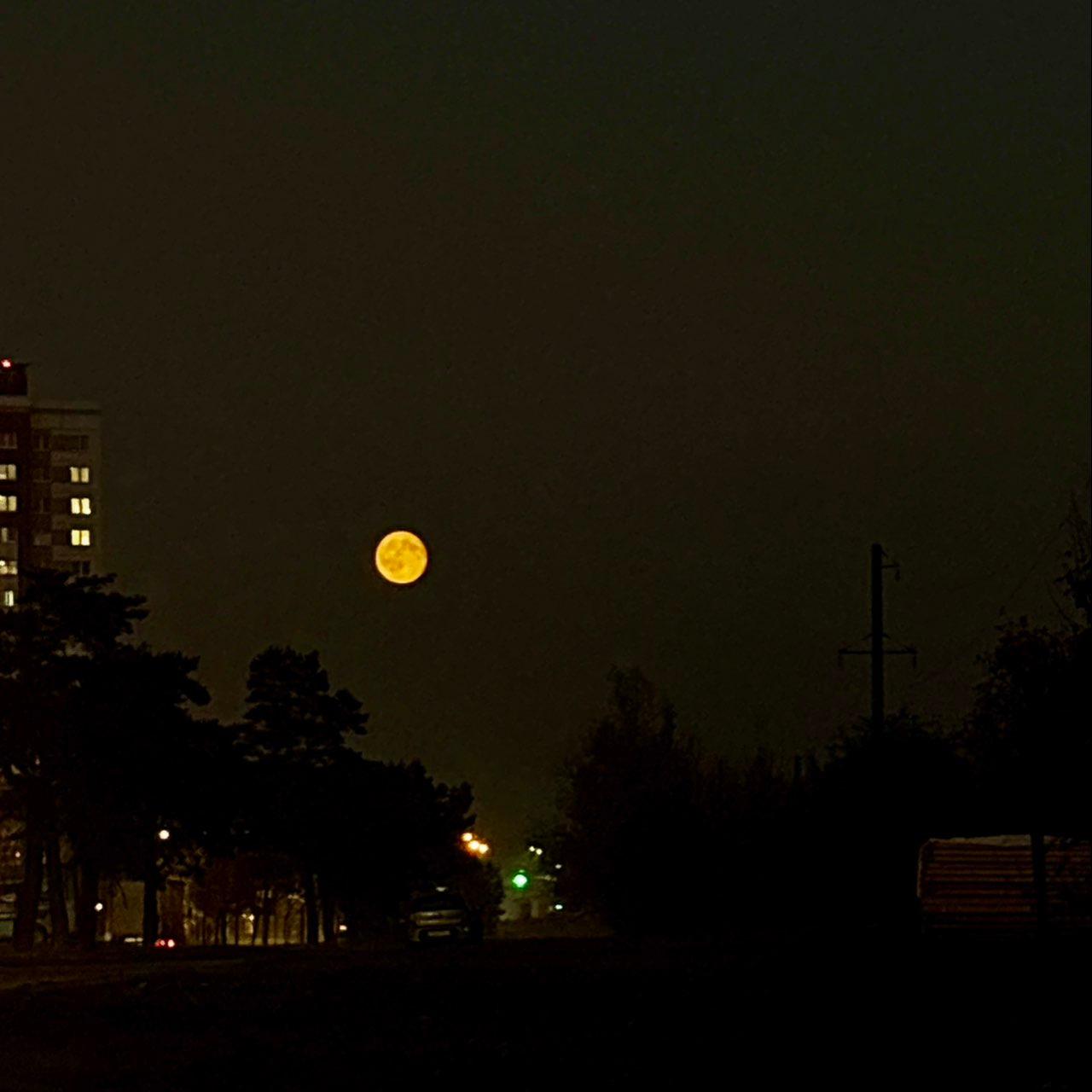 The Moon over Kolodishchanskiy, Belarus — full moon, Lunar Day 18