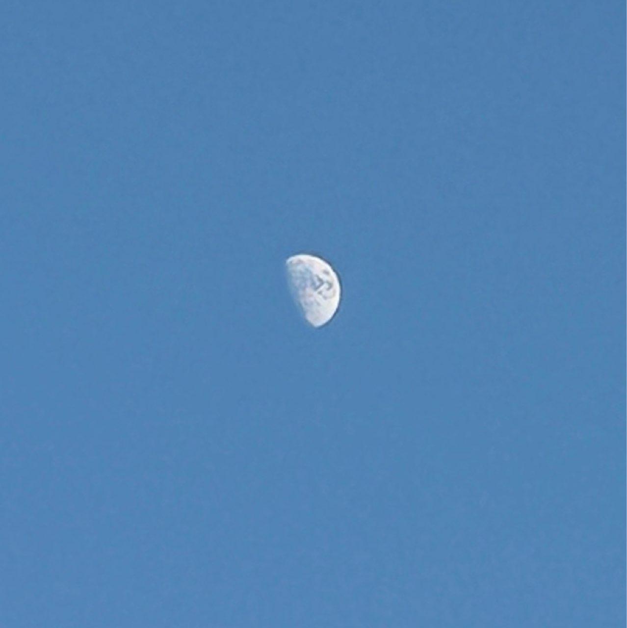 The Moon over Cavallino, Italia — waxing gibbous, Lunar Day 10