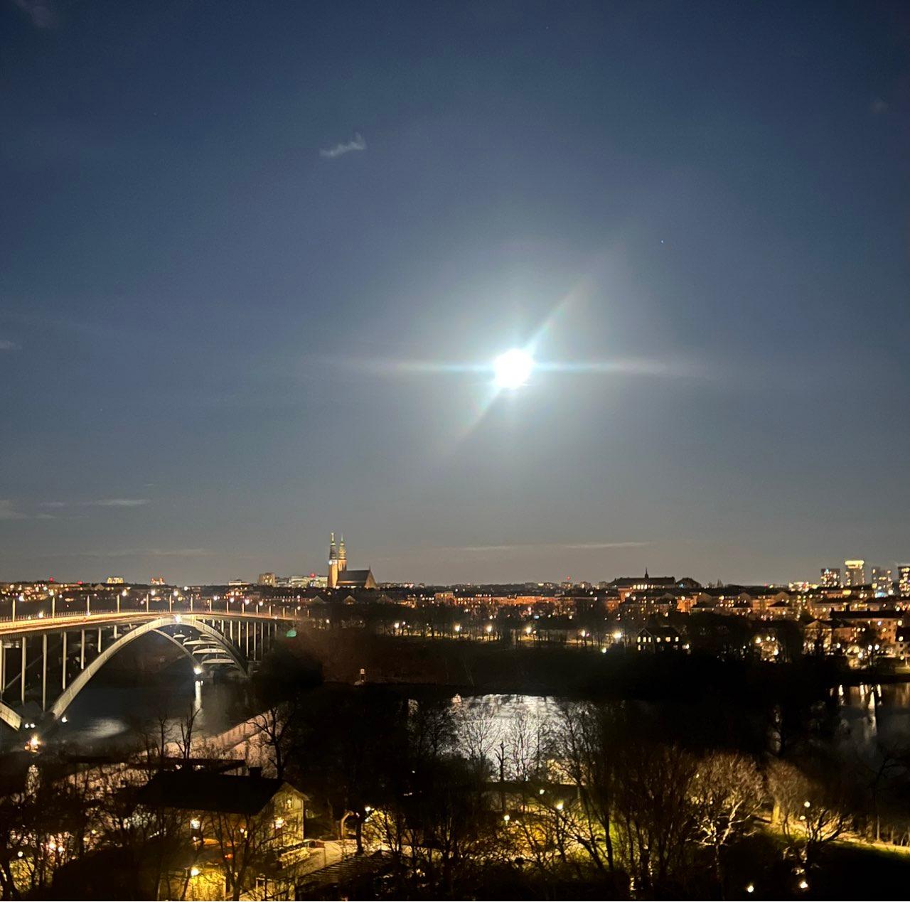 The Moon over Stockholm, Sverige — full moon, Lunar Day 16