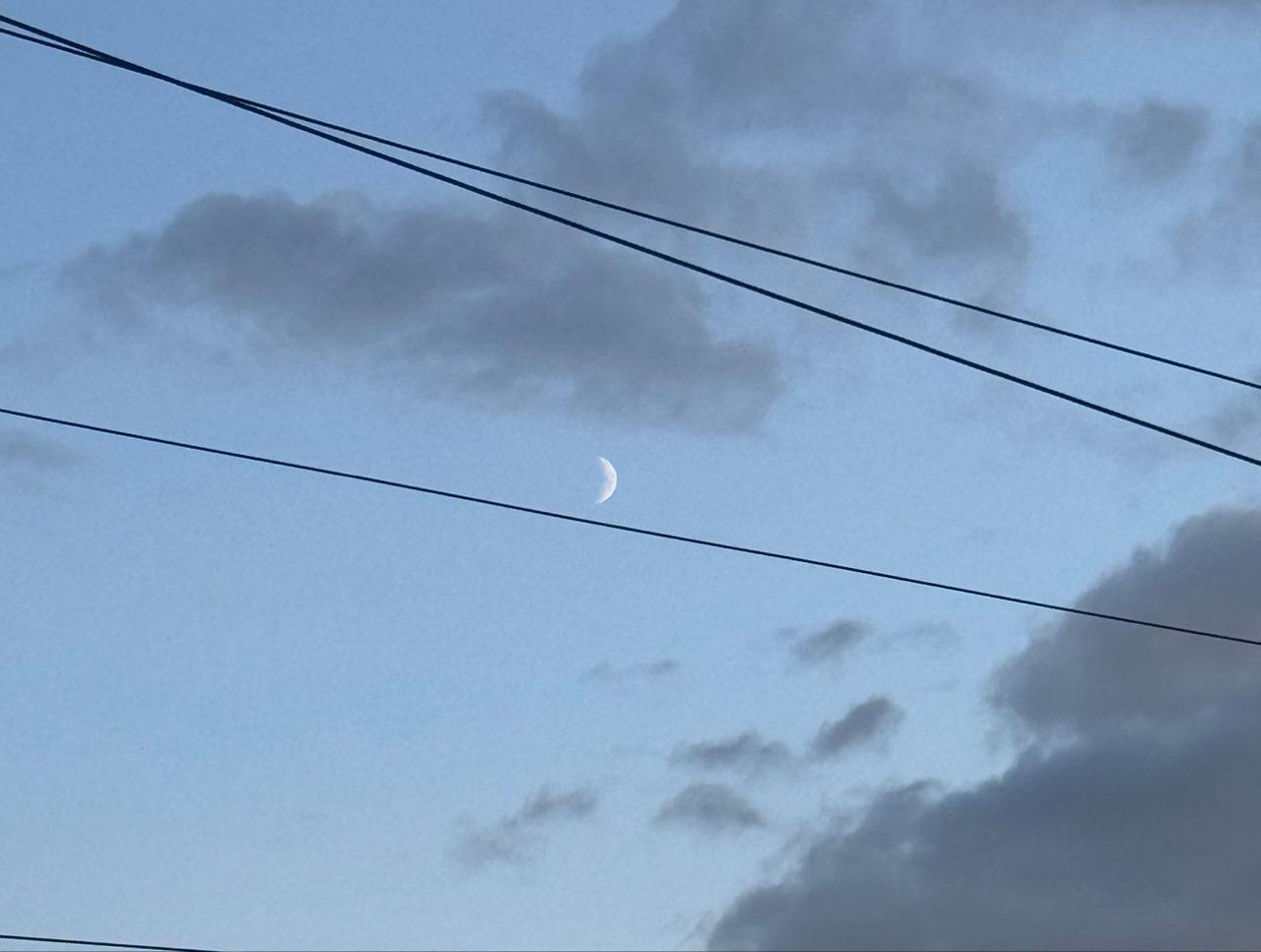 The Moon over Newport, Великобритания — first quarter, Lunar Day 7