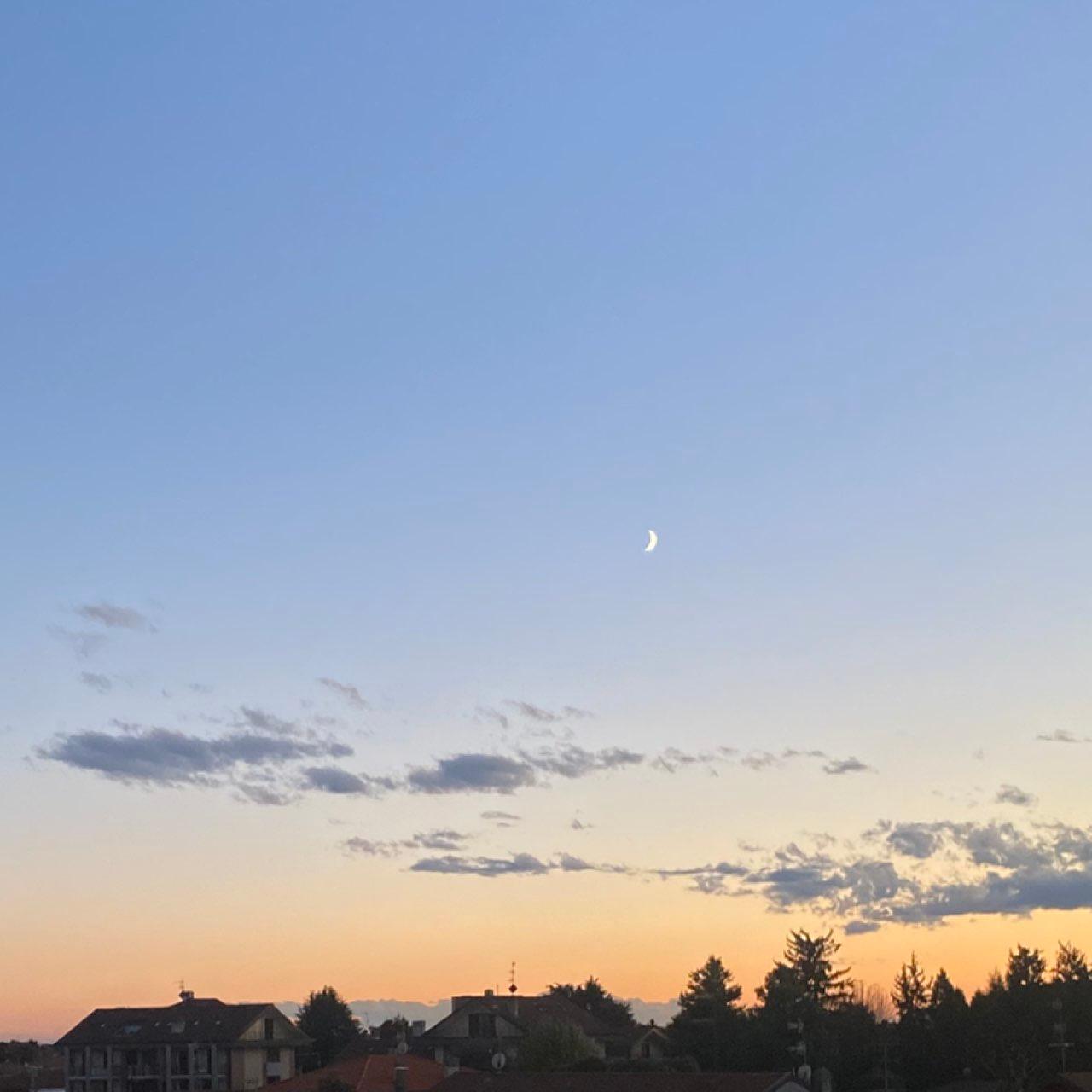The Moon over Milano, Italia — waxing crescent, Lunar Day 7