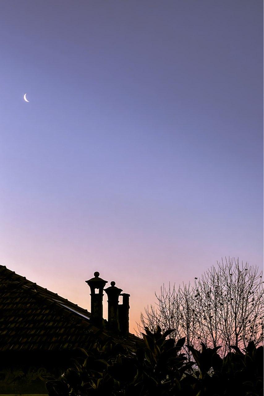 The Moon over Fino Mornasco, Italia — waning crescent, Lunar Day 26
