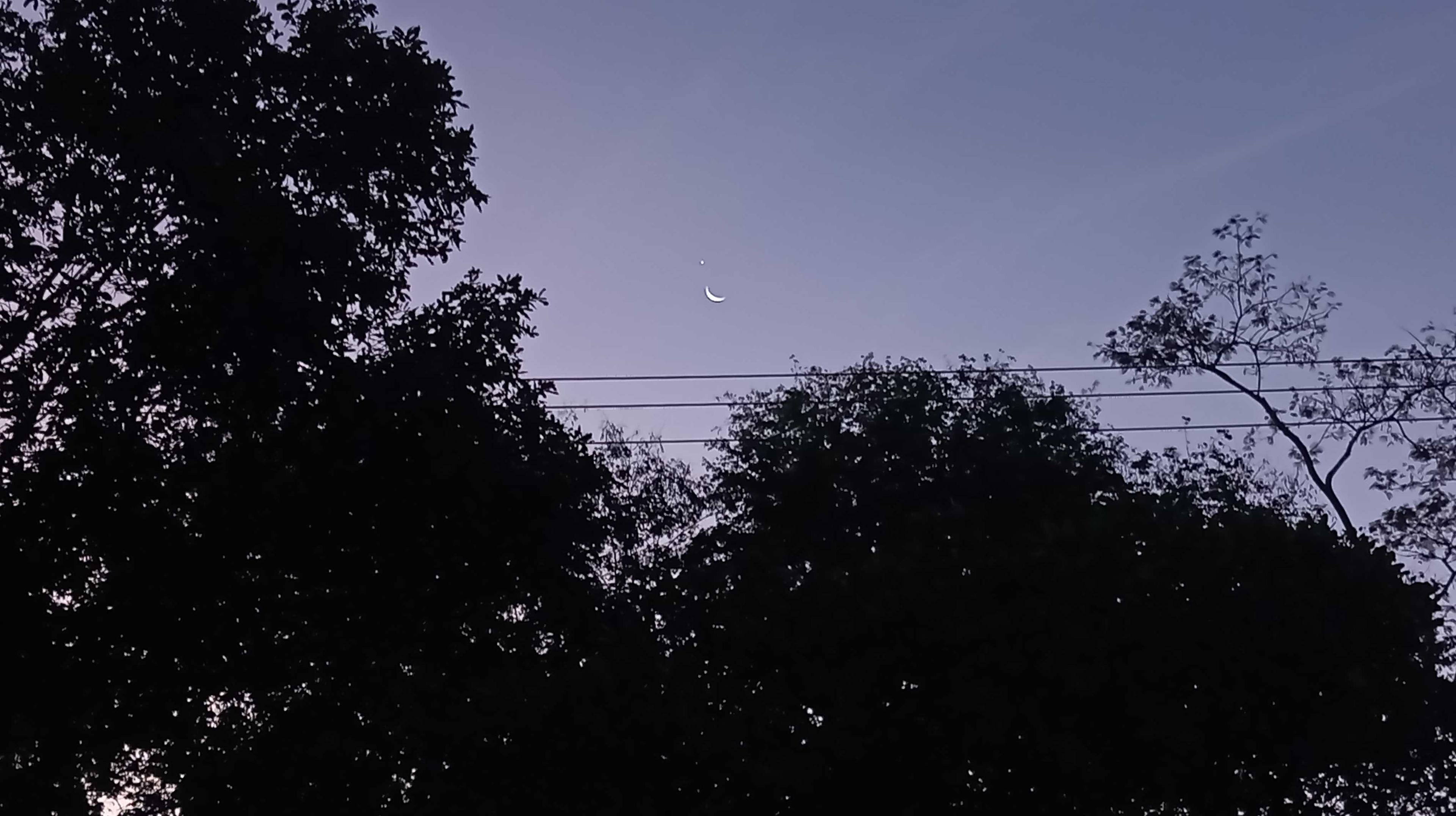 The Moon over Brasil — waxing crescent, Lunar Day 4