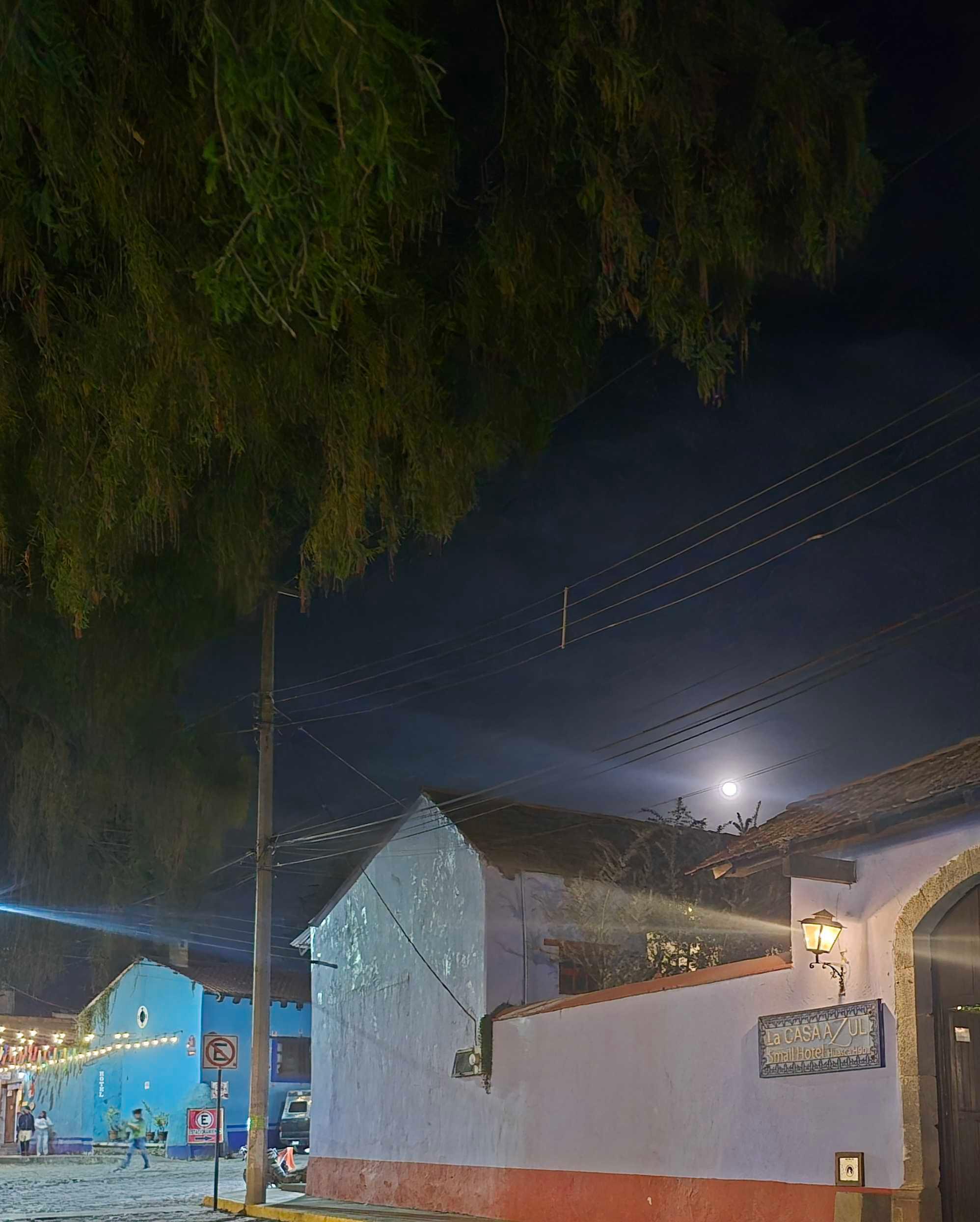 The Moon over Tequisistlán, México — waning gibbous, Lunar Day 17