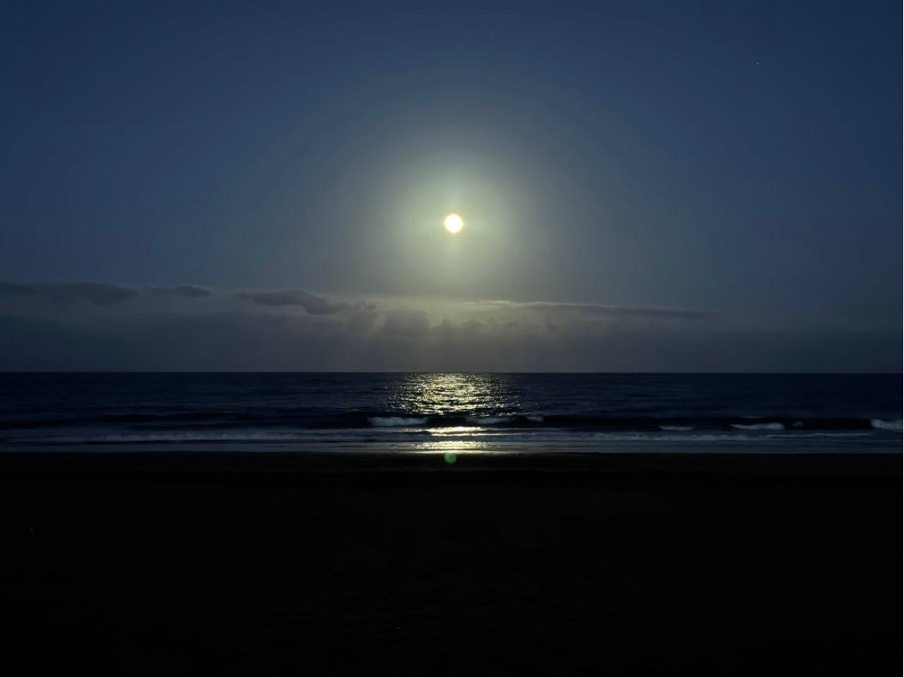 The Moon over San Bartolomé de Tirajana, España — full moon, Lunar Day 16