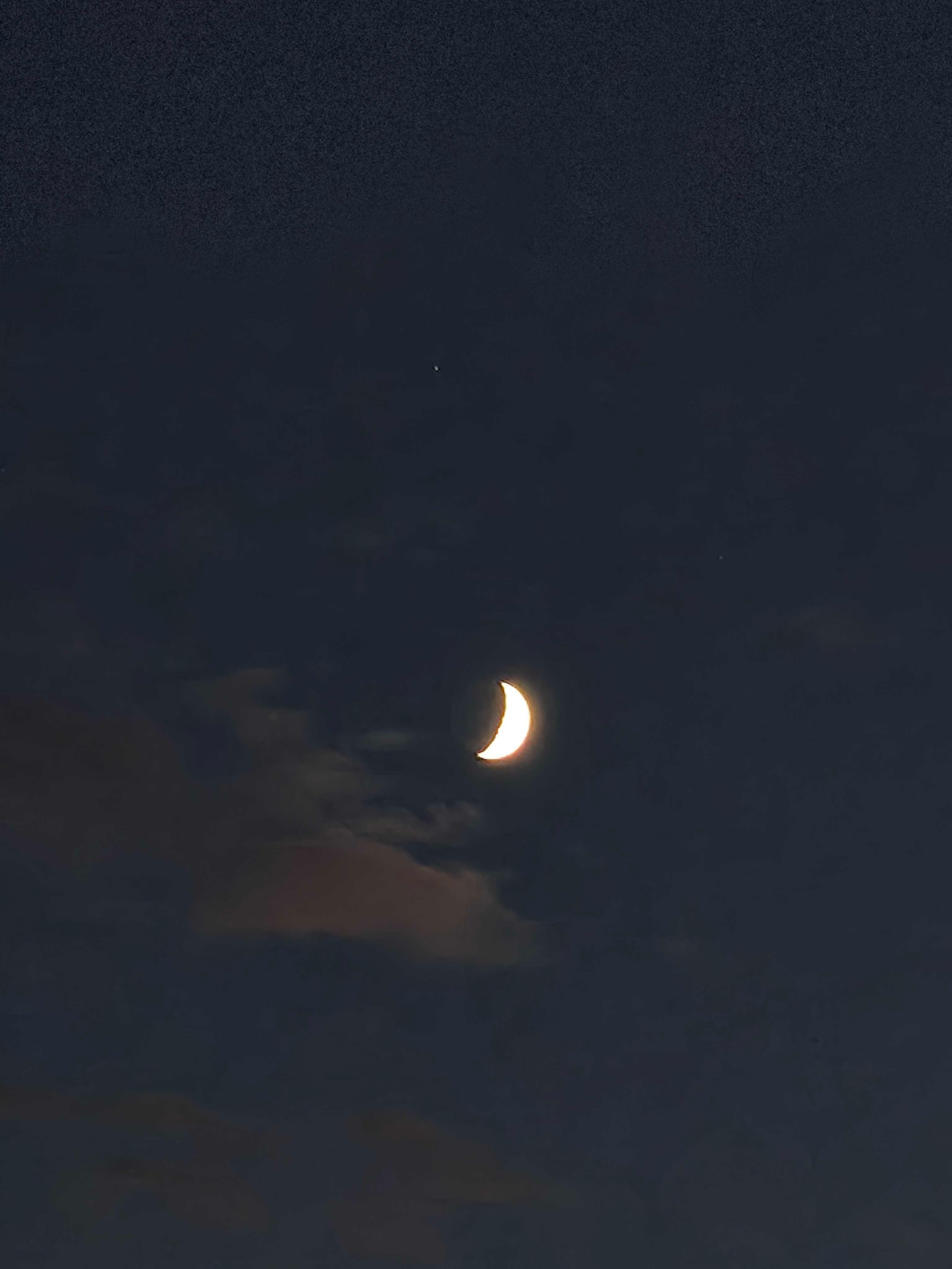 The Moon over Vir, Kroatien — waxing crescent, Lunar Day 7