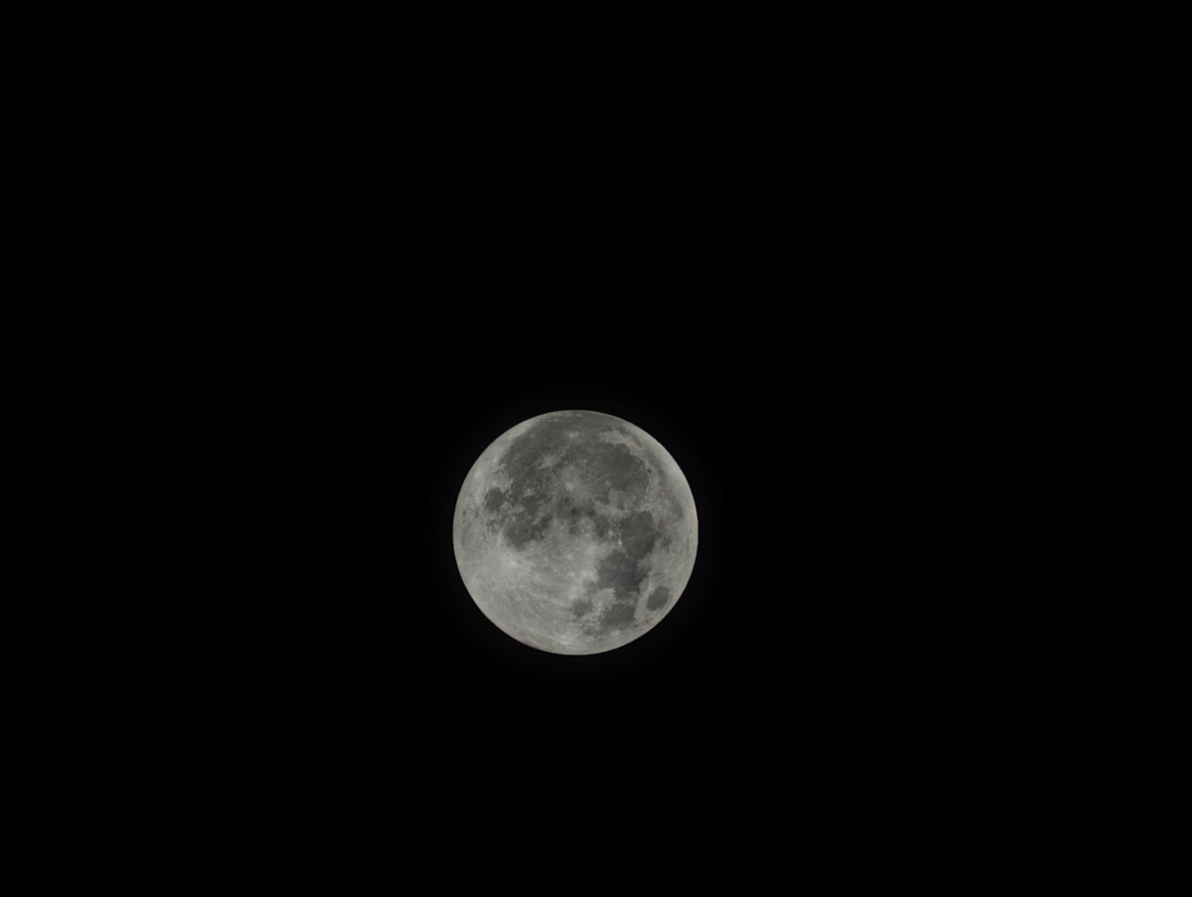 The Moon over Schoten, België — full moon, Lunar Day 16