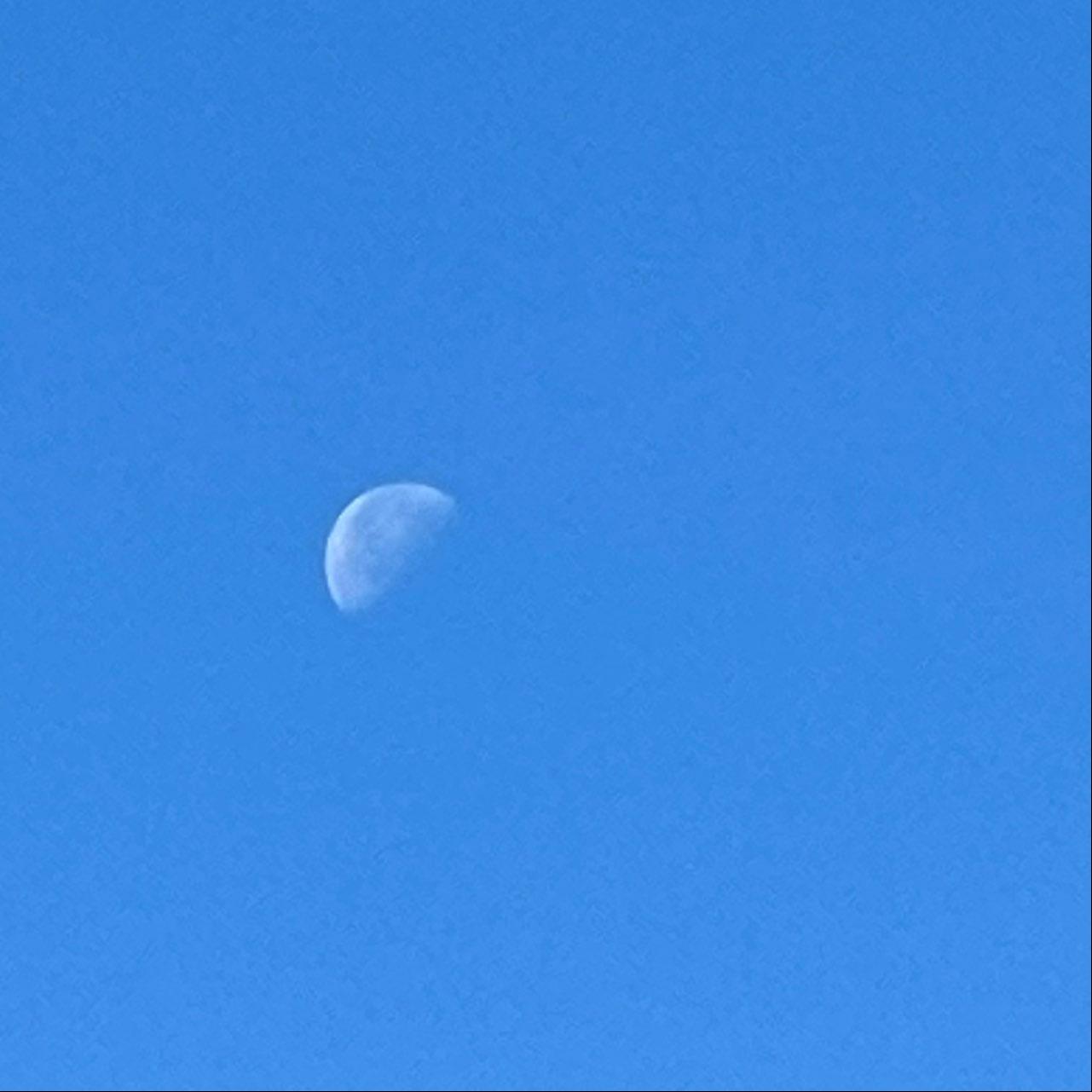 The Moon over Brumunddal, Норвегия — last quarter, Lunar Day 23