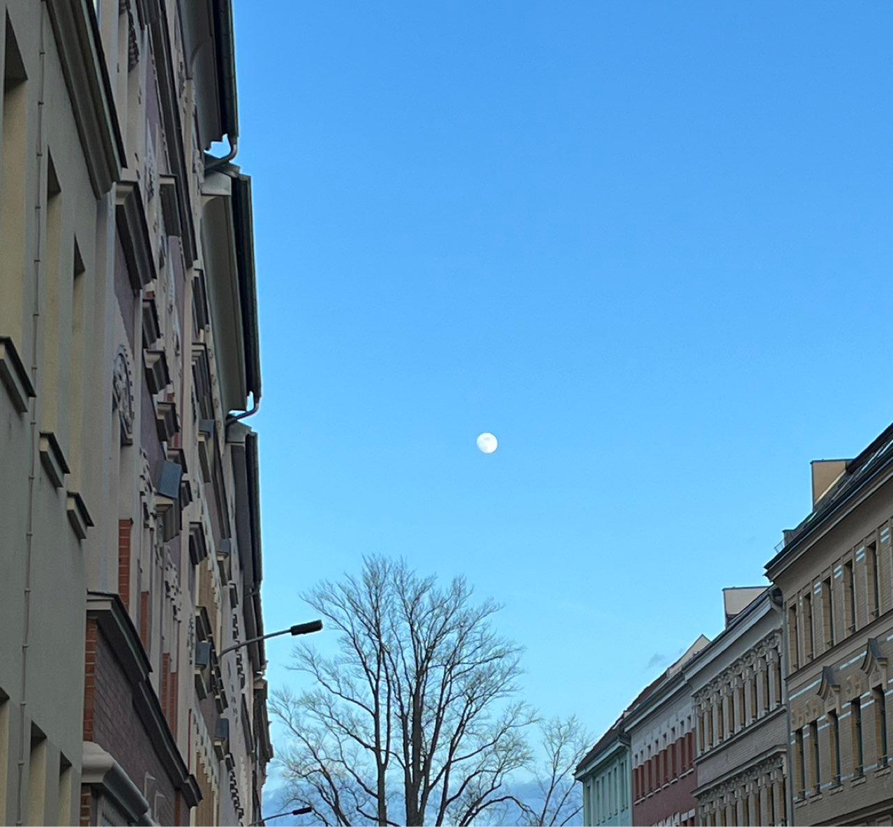 The Moon over Leipzig, Deutschland — full moon, Lunar Day 13