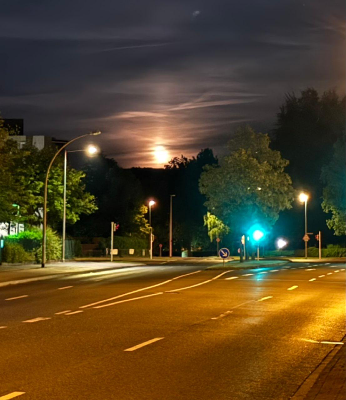 The Moon over Salzgitter, Deutschland — full moon, Lunar Day 17