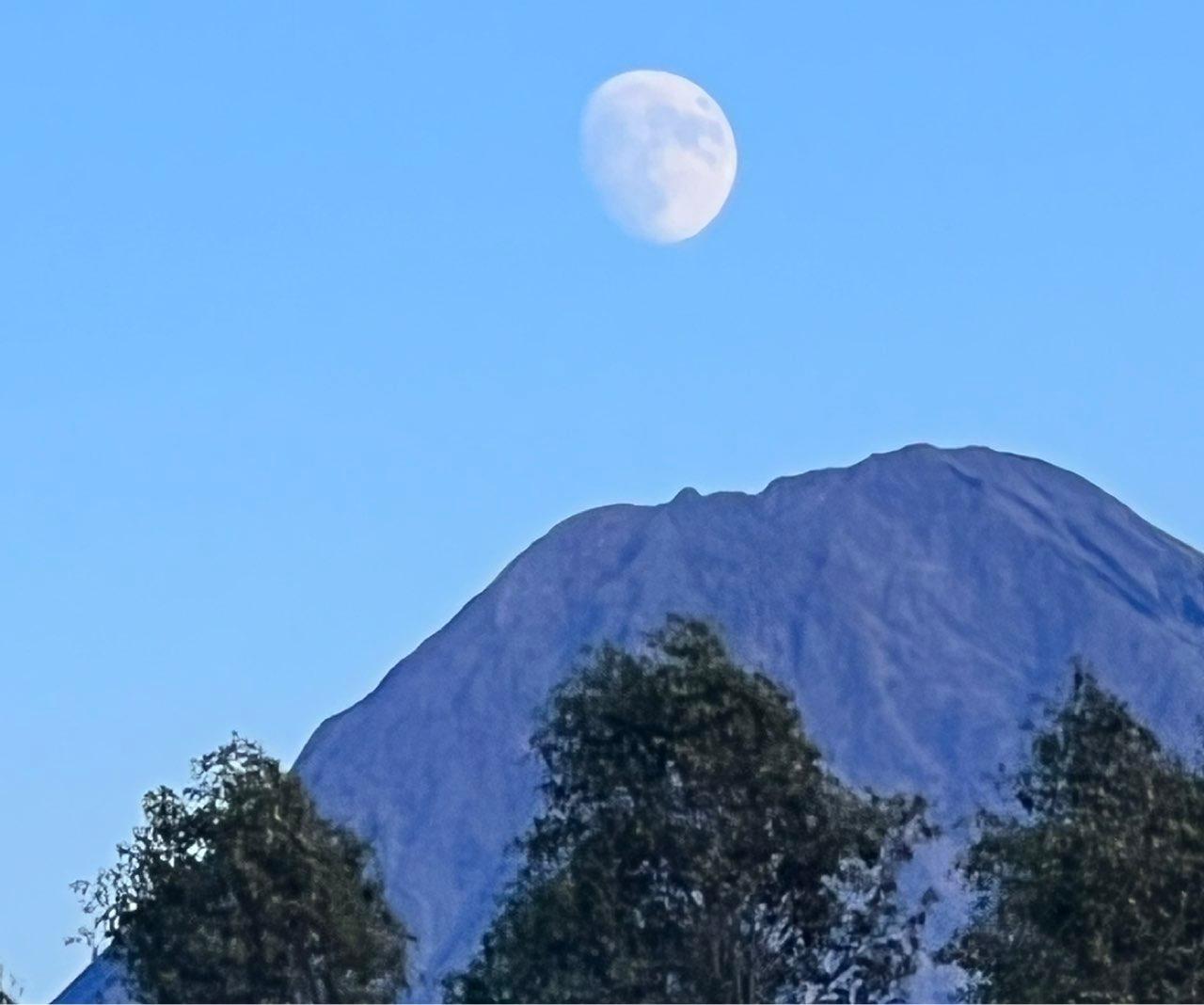 The Moon over Markersdorf-Haindorf, Österreich — new moon, Lunar Day 3