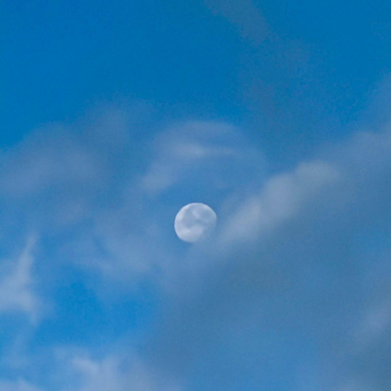 The Moon over Suresnes, France — waning gibbous, Lunar Day 19