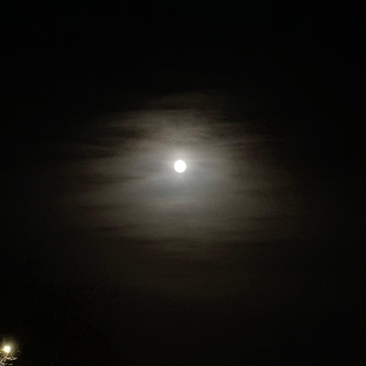The Moon over Örebro, Sverige — full moon, Lunar Day 16