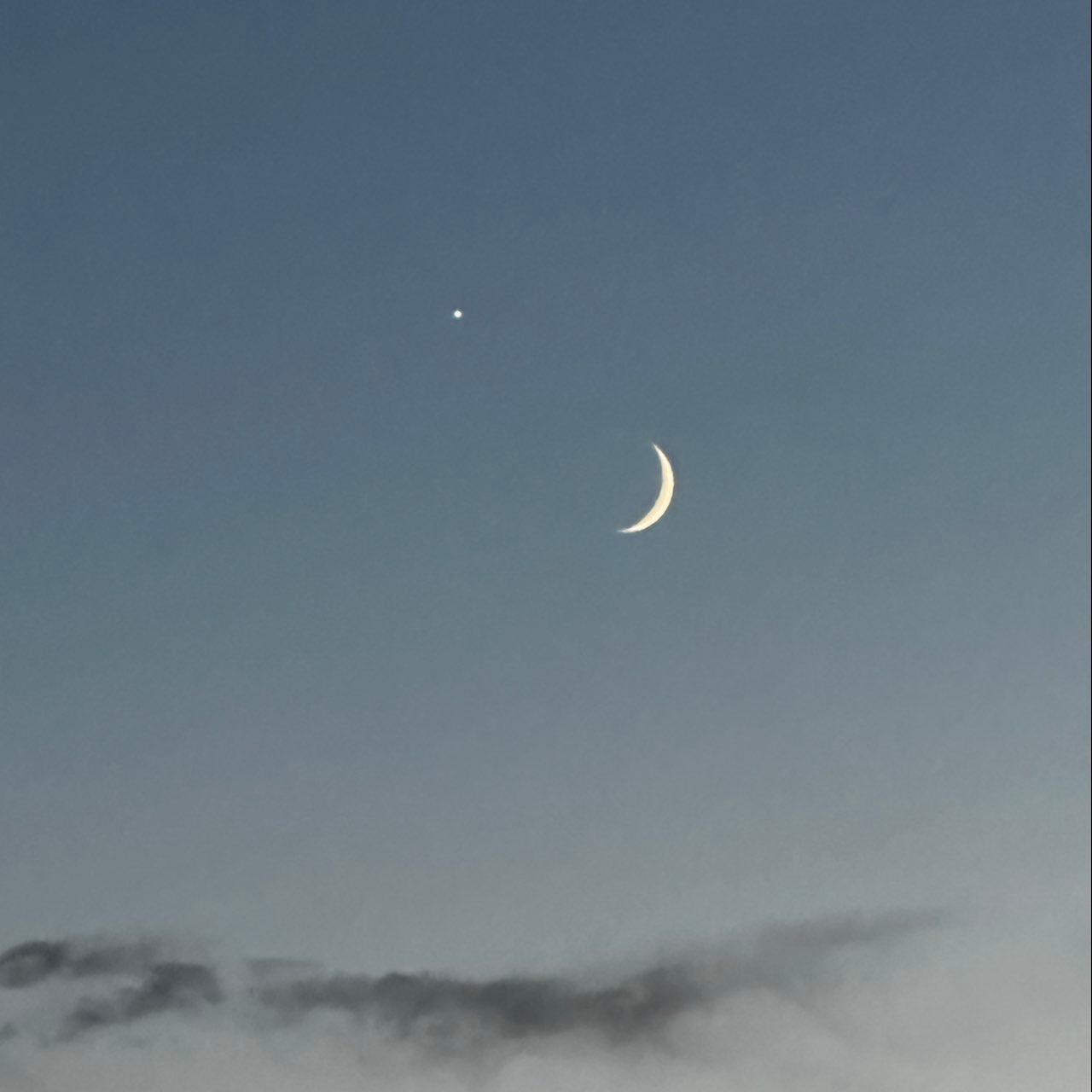 The Moon over Москва, Россия — waxing crescent, Lunar Day 3