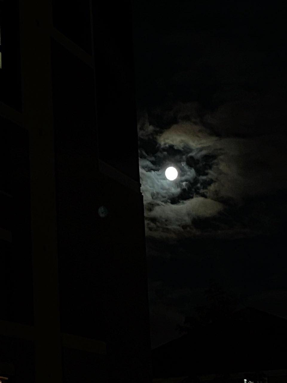 The Moon over Milton, Canada — waxing crescent, Lunar Day 6