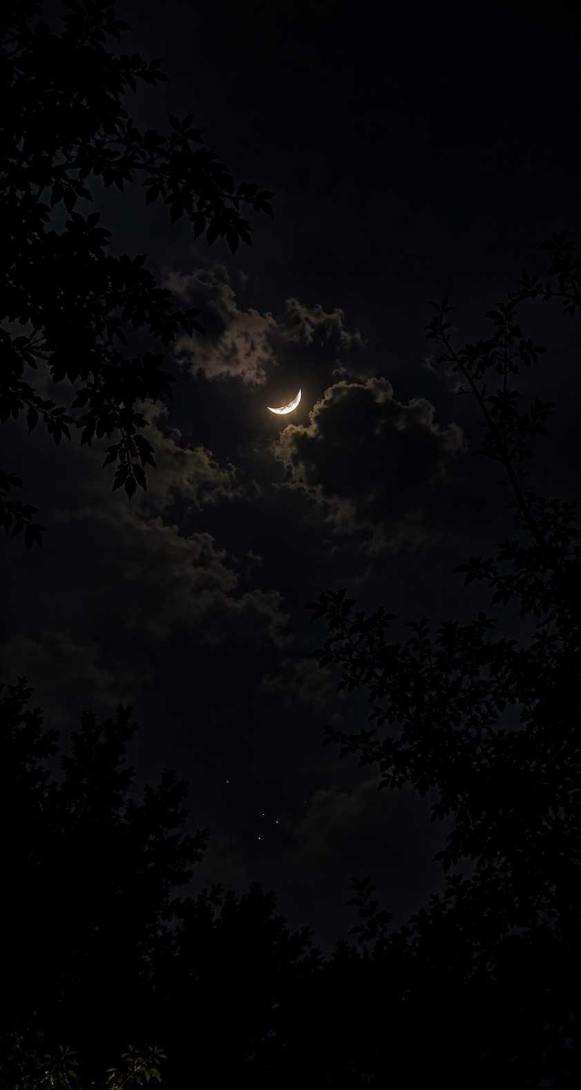 The Moon over Brasil — waxing crescent, Lunar Day 5