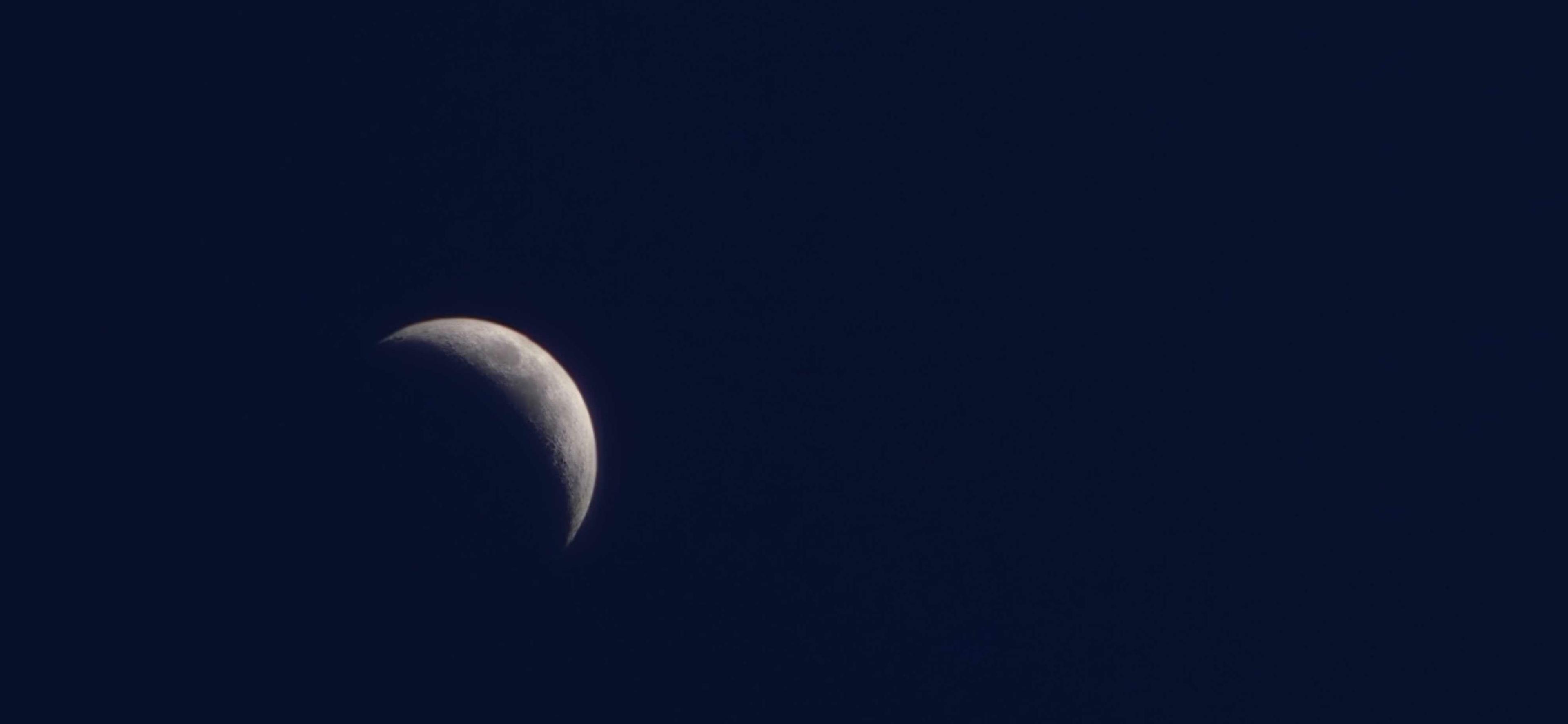 The Moon over Porto, Portugal — waxing crescent, Lunar Day 5
