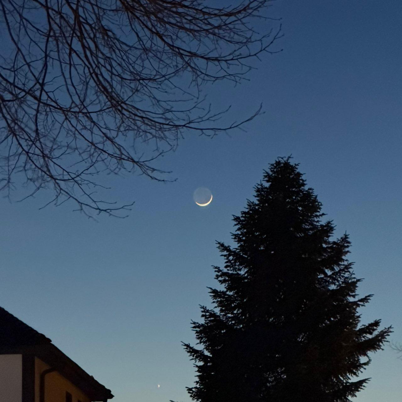 The Moon over Halstenbek, Deutschland — waxing crescent, Lunar Day 3