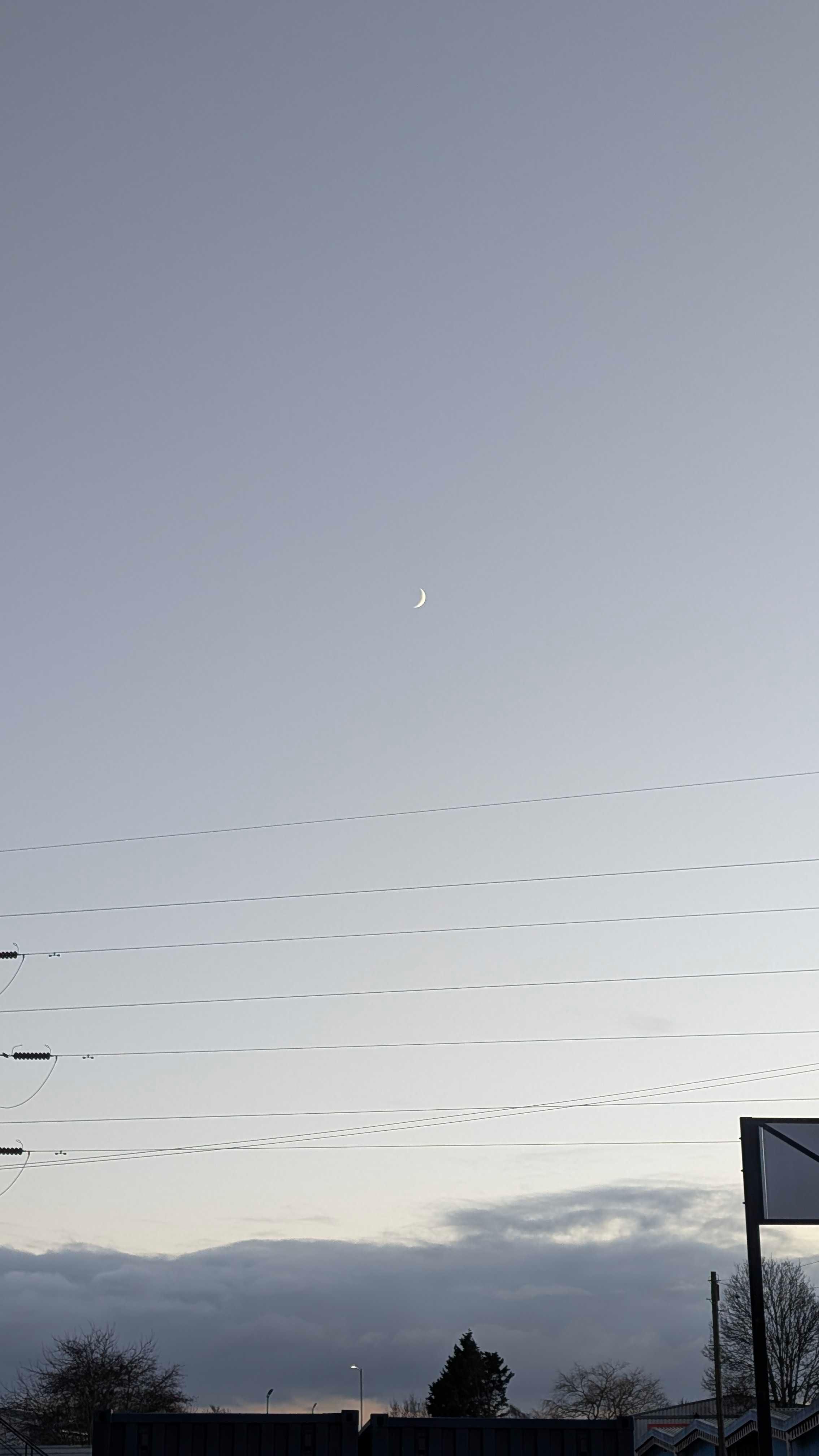 The Moon over United Kingdom — waxing crescent, Lunar Day 6