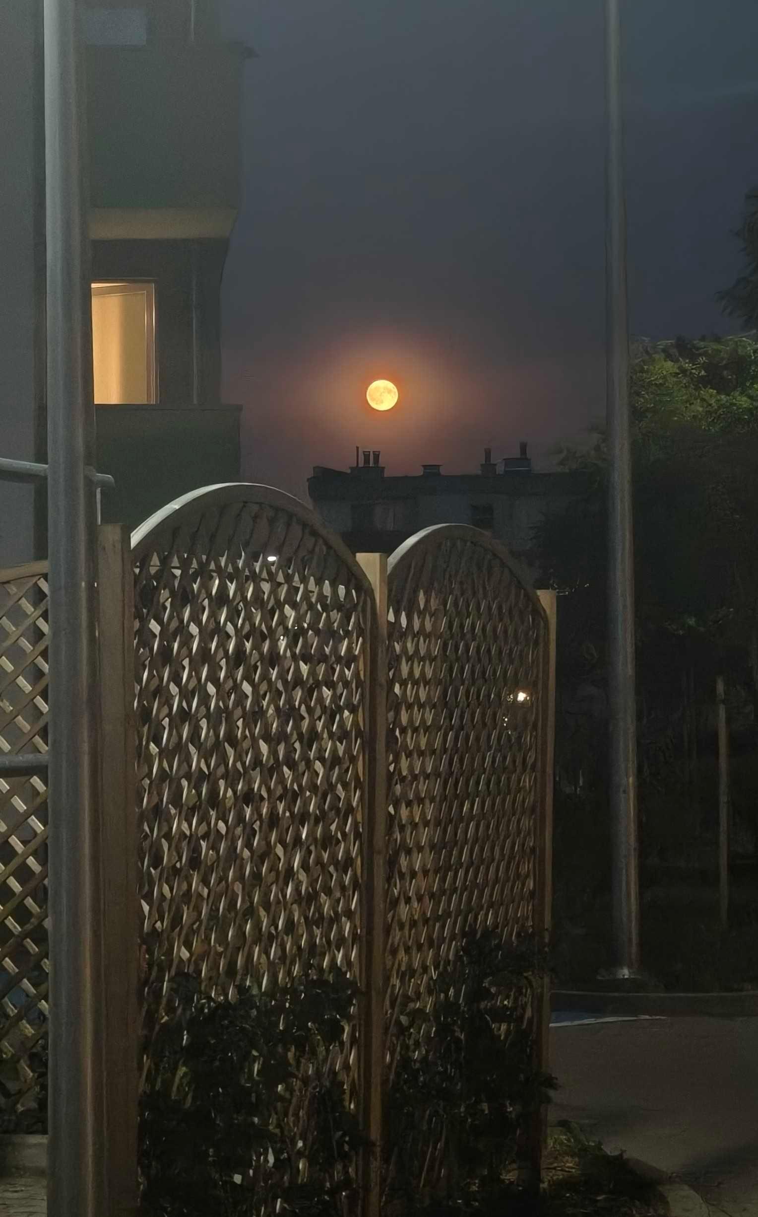 The Moon over Wrocław, Polska — full moon, Lunar Day 16