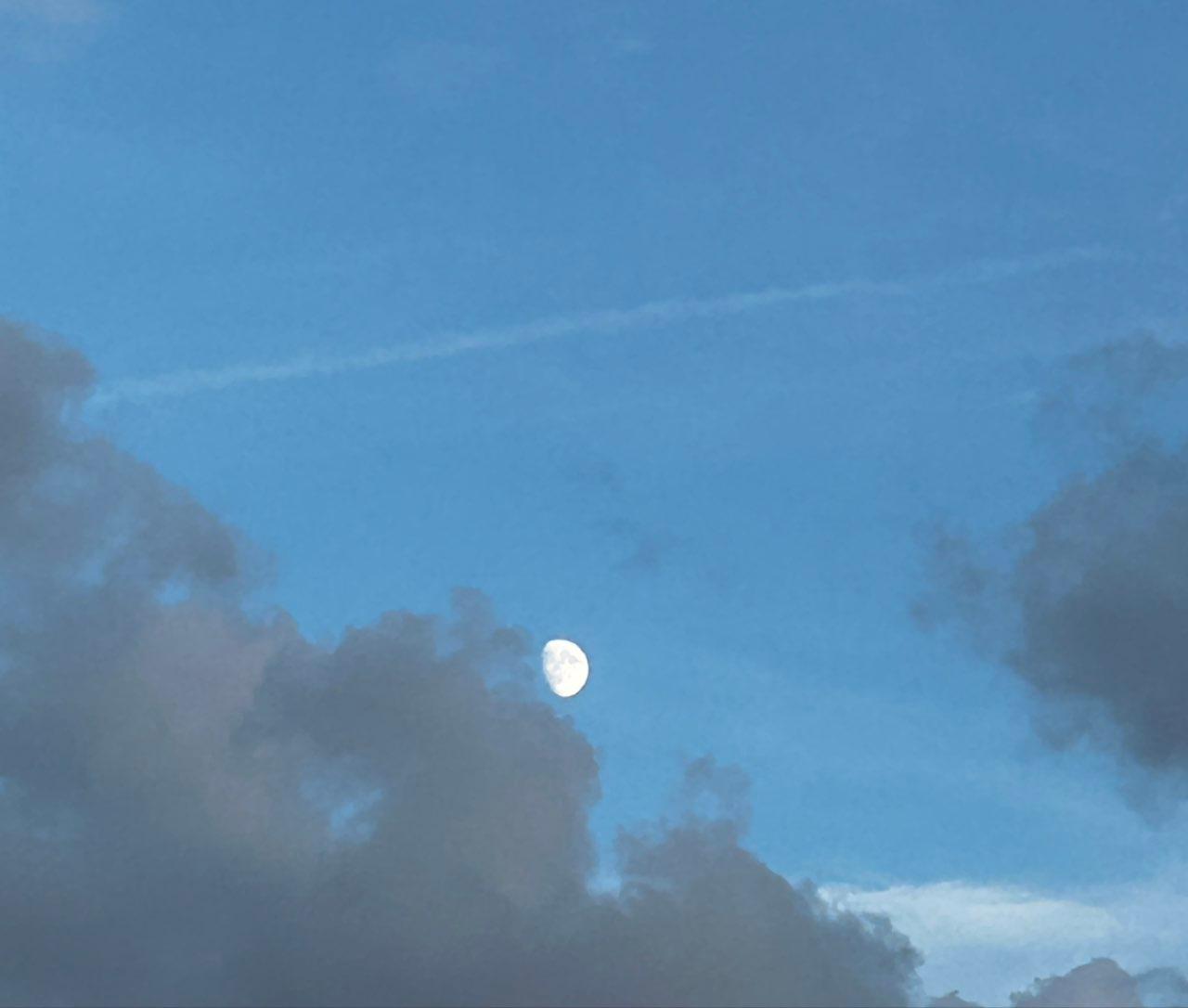 The Moon over Vitrolles, France — waxing gibbous, Lunar Day 12