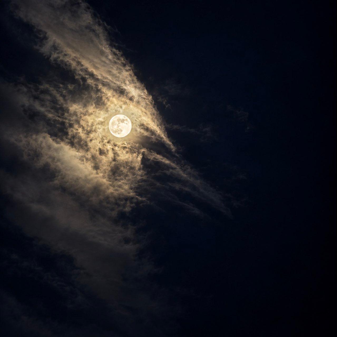 The Moon over Colorado Springs, United States — full moon, Lunar Day 17