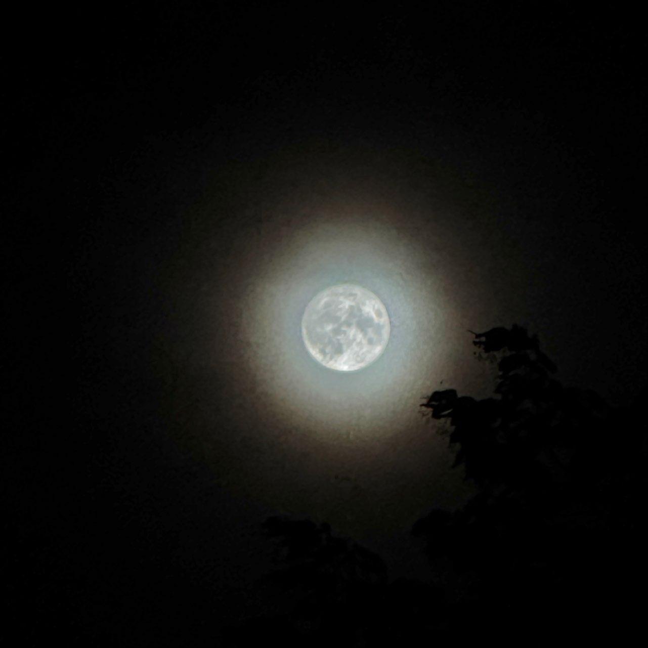 The Moon over Hamburg, Deutschland — full moon, Lunar Day 15