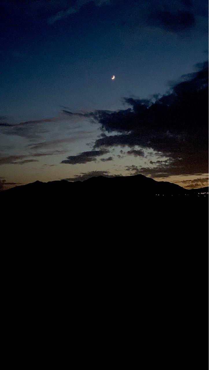 The Moon over Pinoso, España — waxing crescent, Lunar Day 5