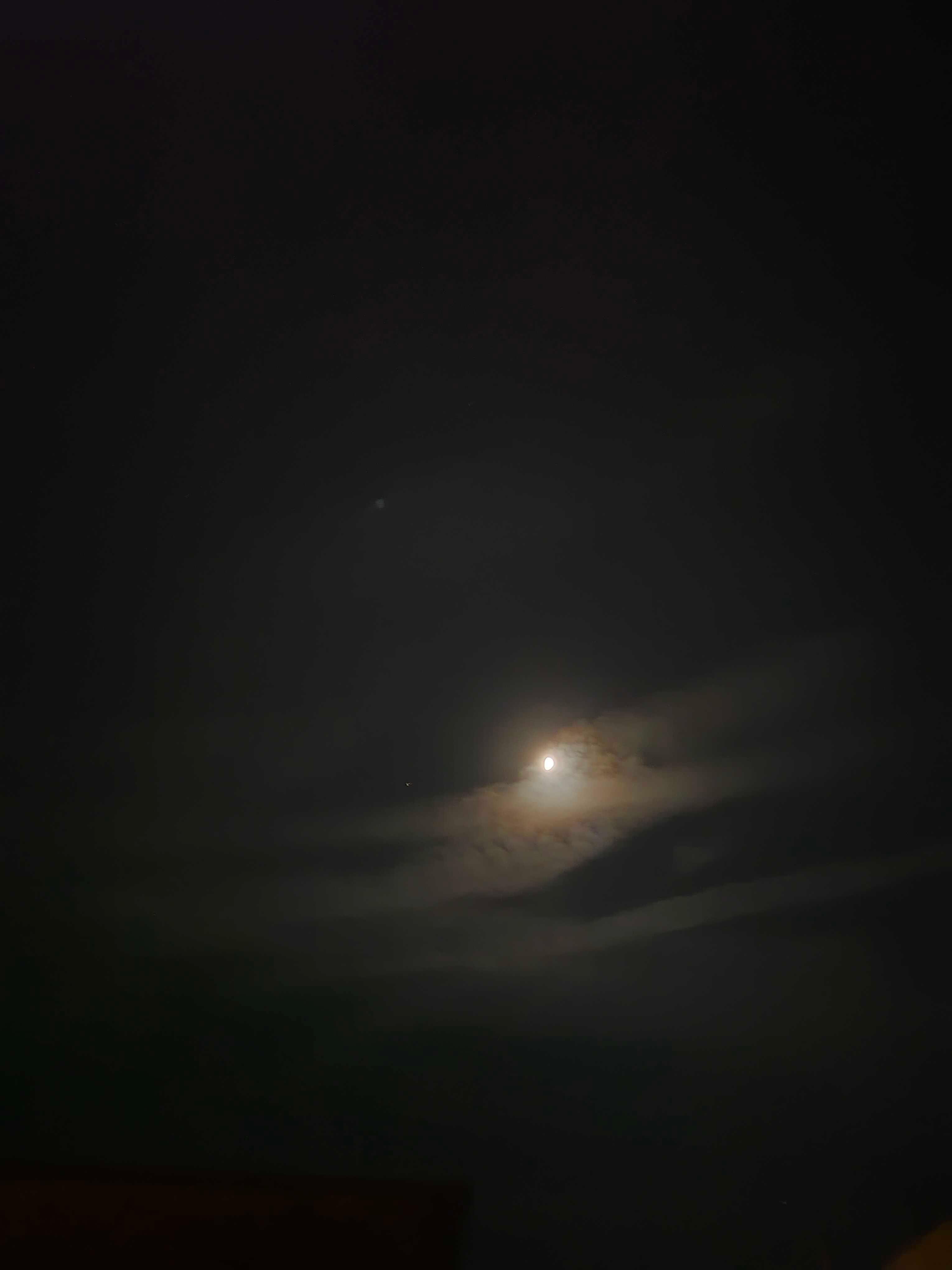 The Moon over Malgrat de Mar, España — waxing gibbous, Lunar Day 12