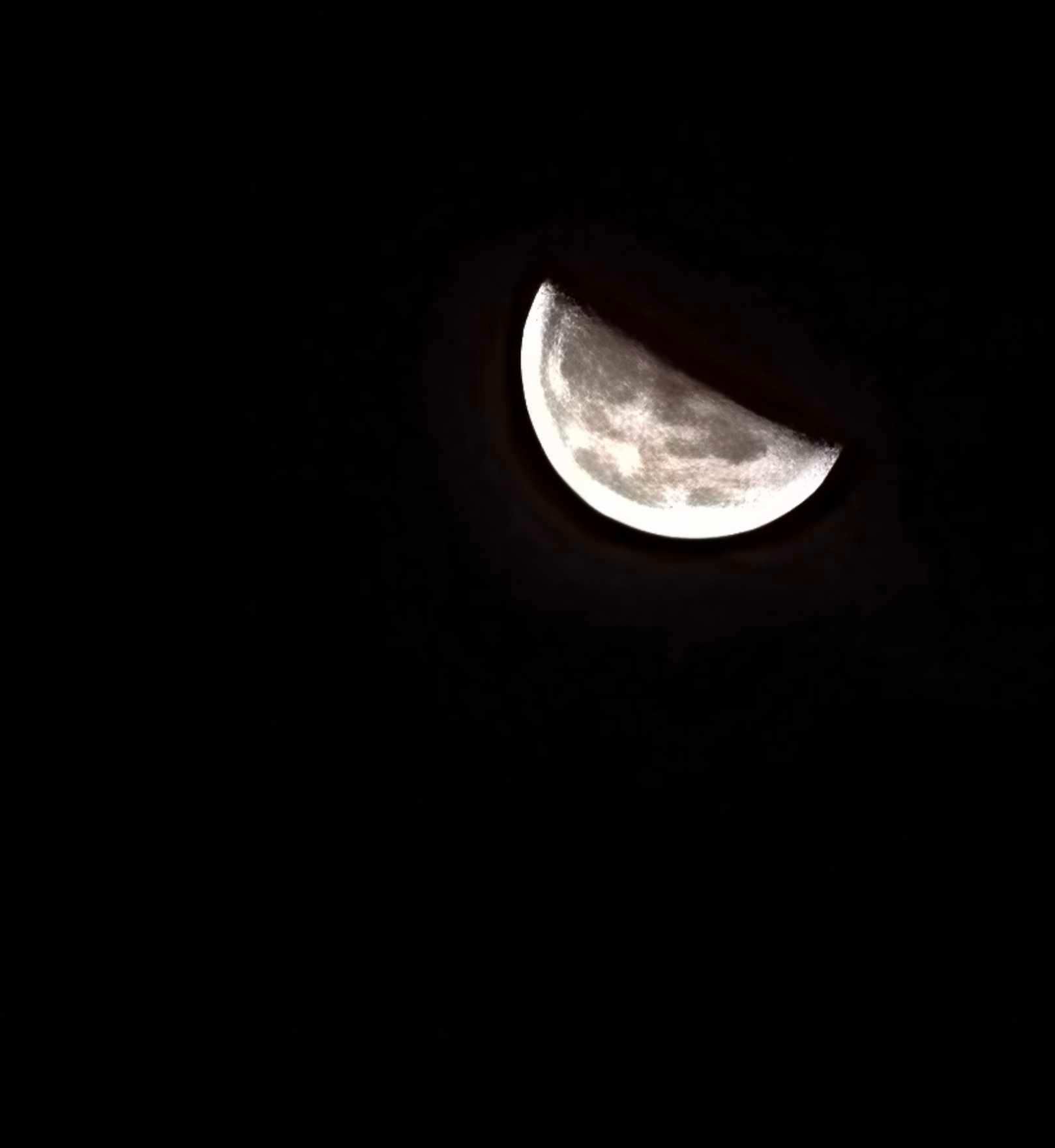 The Moon over Daramdin, India — last quarter, Lunar Day 22