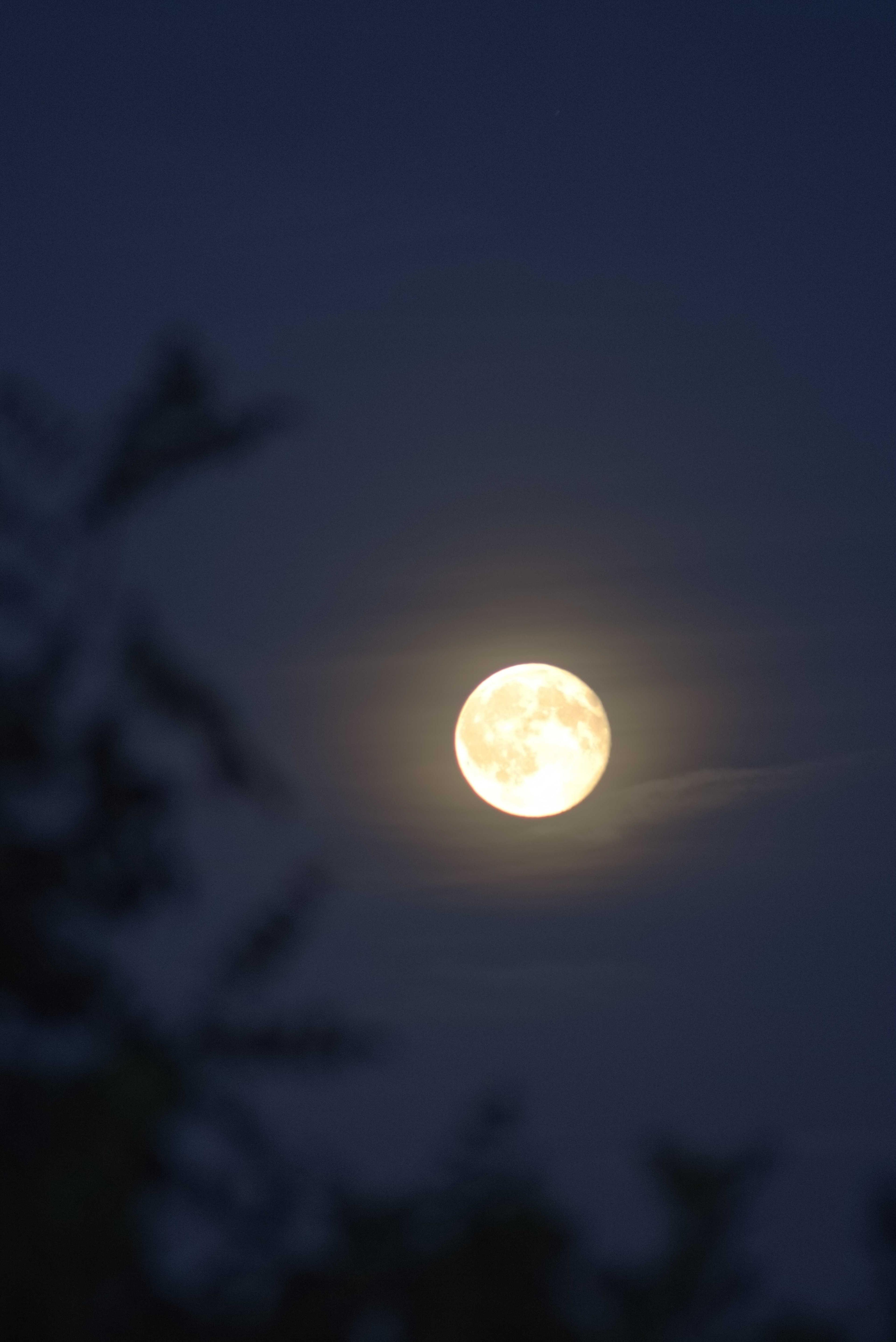 The Moon over Ireland — full moon, Lunar Day 18