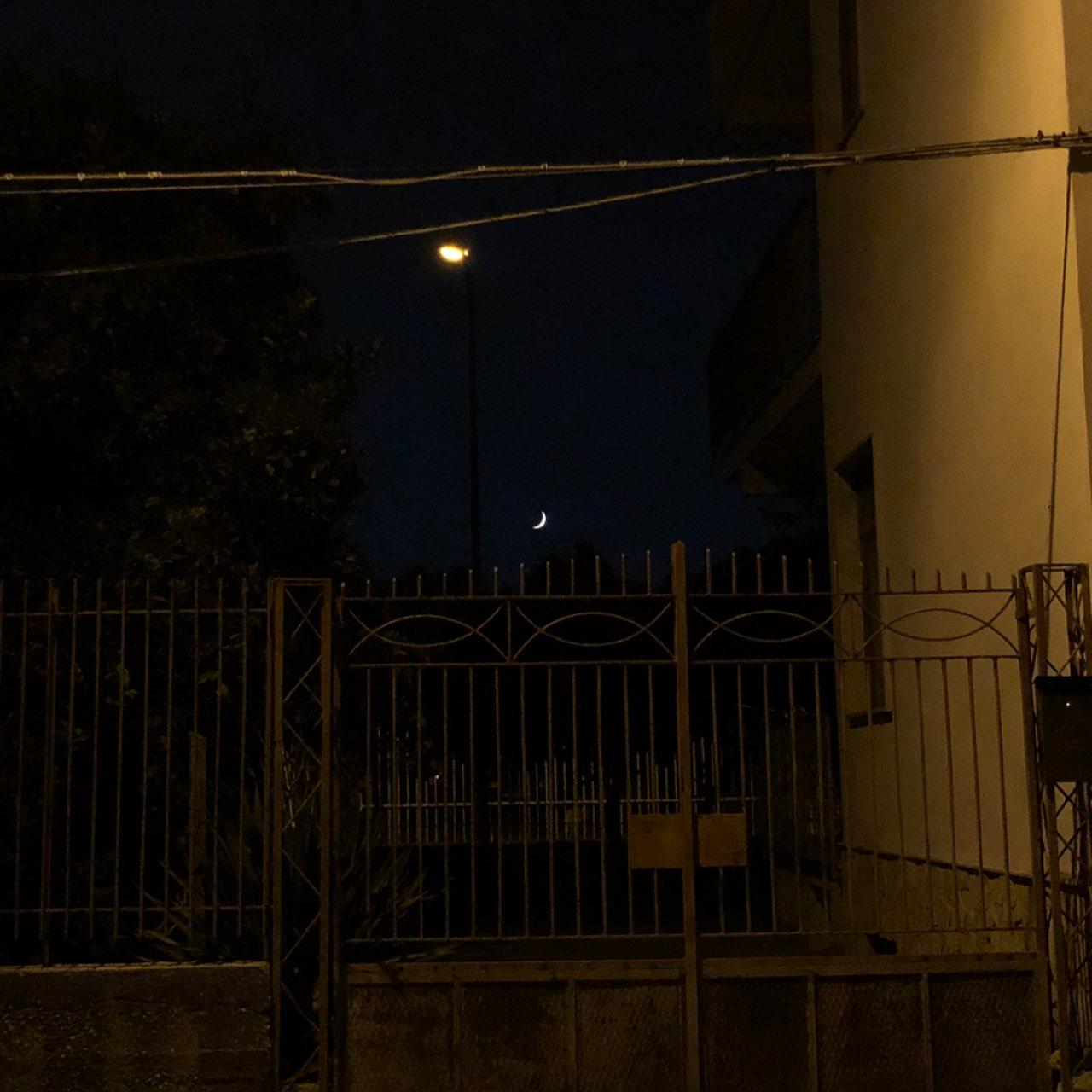 The Moon over Pomigliano d'Arco, Italia — waxing crescent, Lunar Day 5